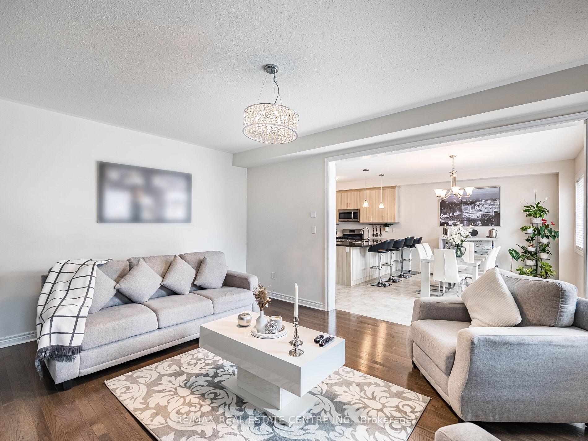 Photo 10 of 36 Isle Royal Terrace, Brampton, Bram West — HOMEH
