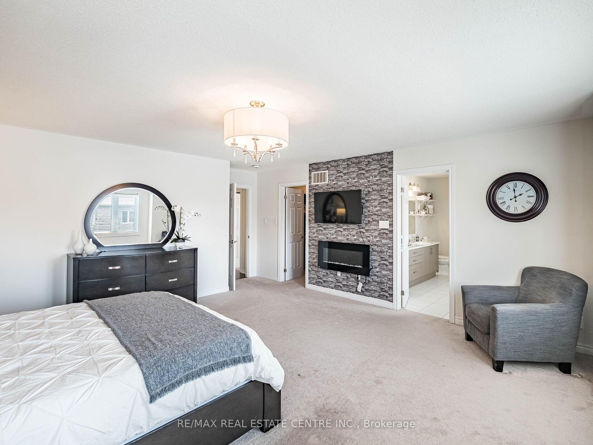 Photo 22 of 36 Isle Royal Terrace, Brampton, Bram West — HOMEH