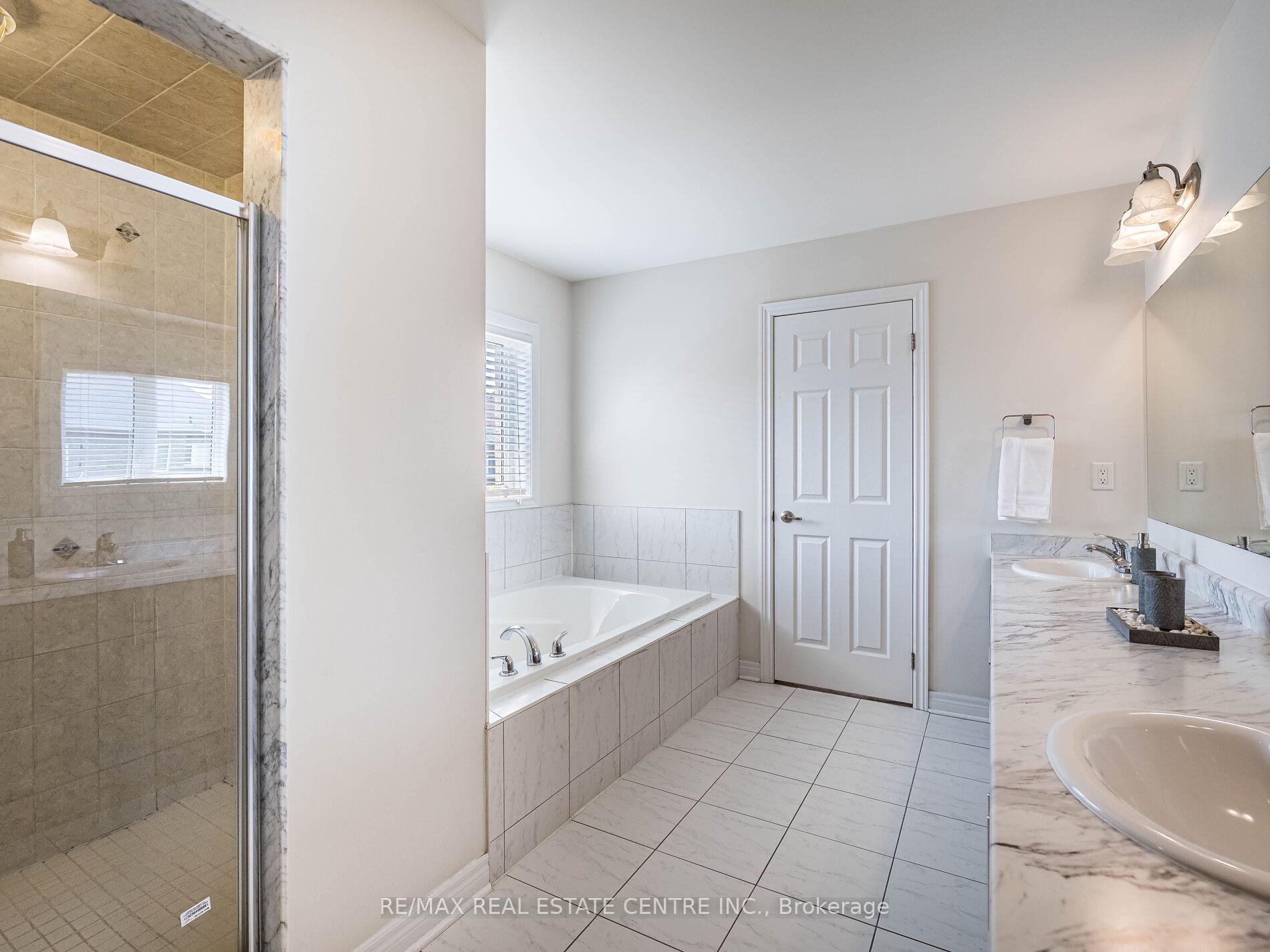 Photo 27 of 36 Isle Royal Terrace, Brampton, Bram West — HOMEH