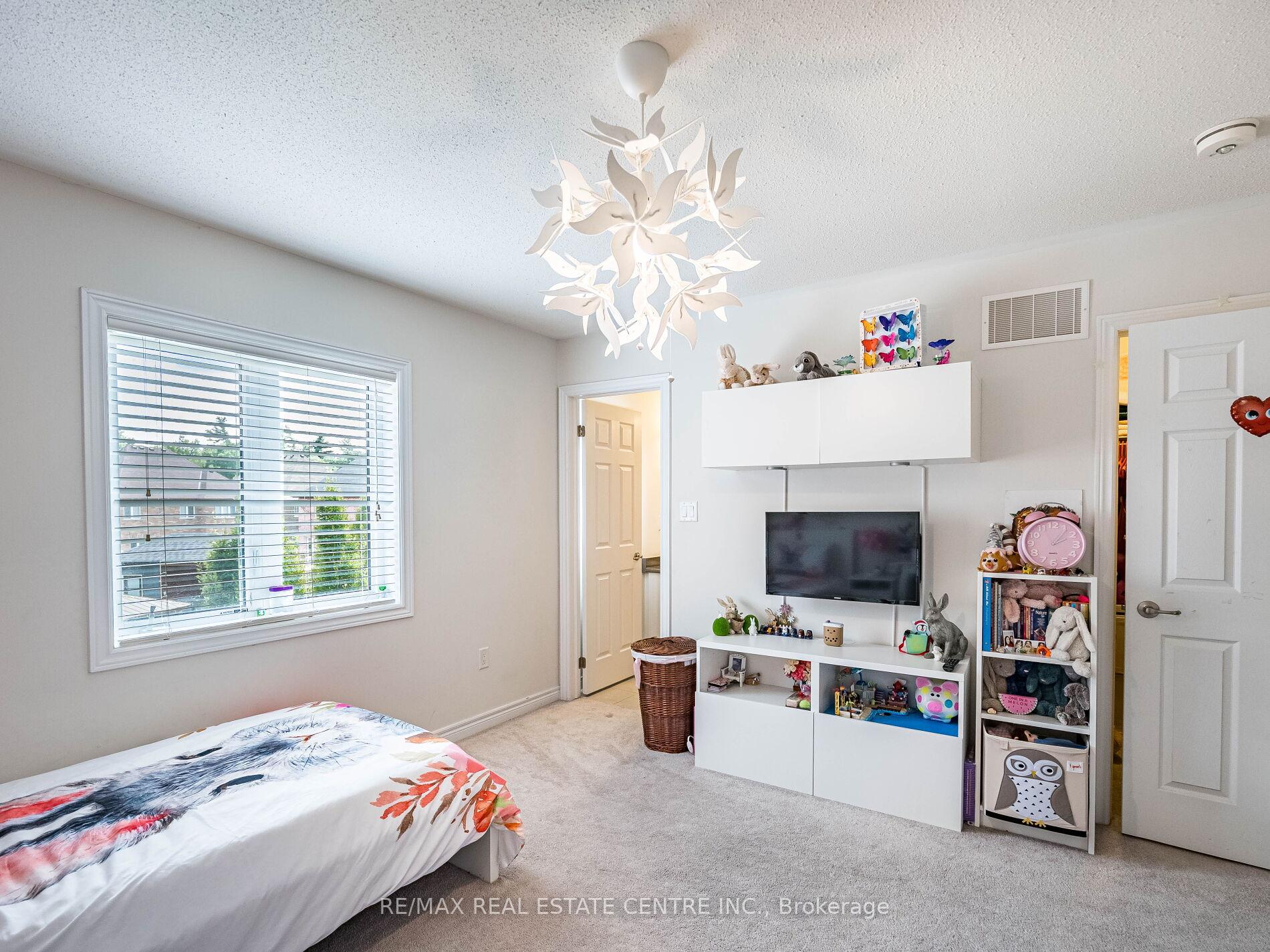 Photo 49 of 36 Isle Royal Terrace, Brampton, Bram West — HOMEH