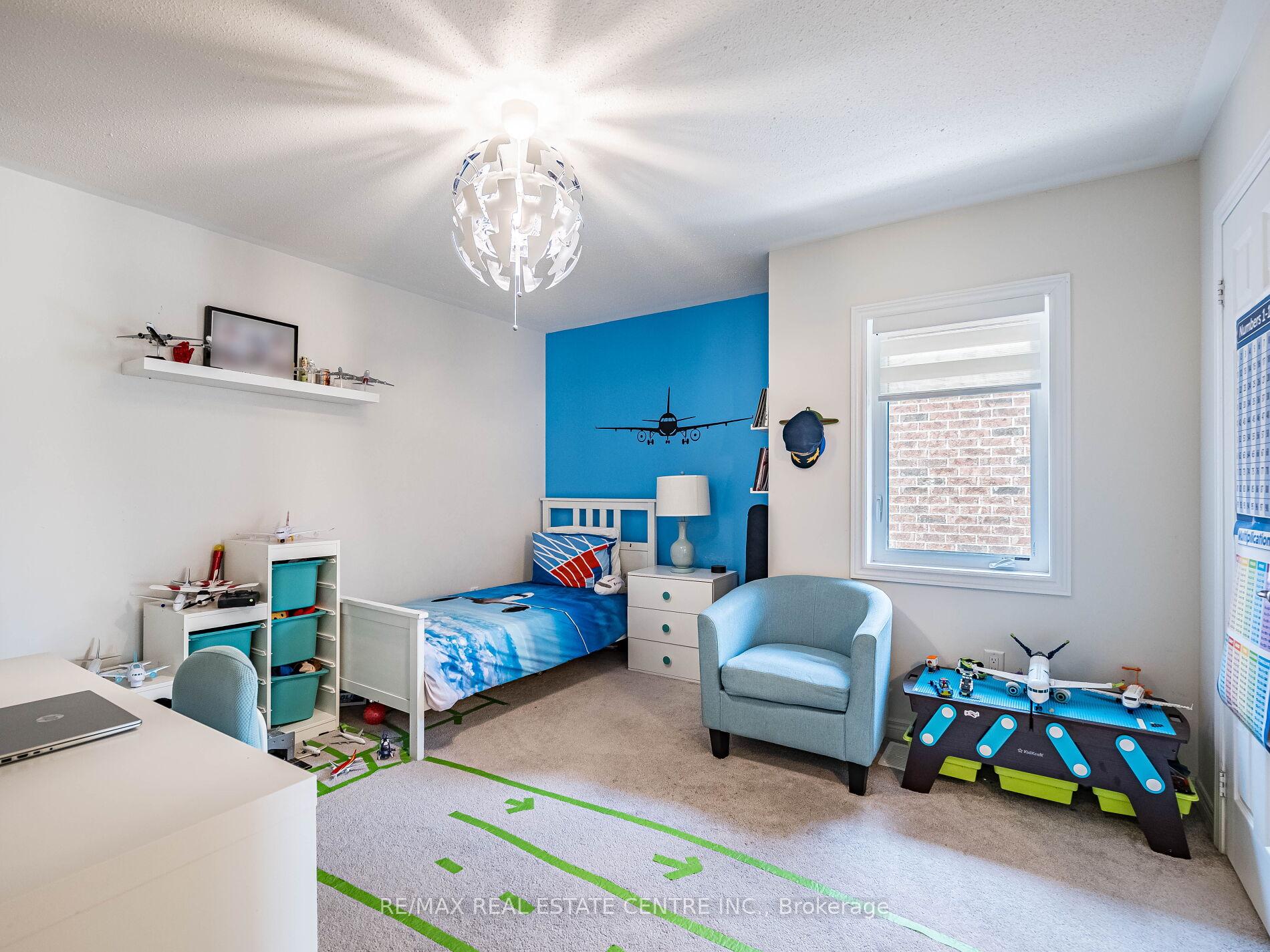 Photo 32 of 36 Isle Royal Terrace, Brampton, Bram West — HOMEH