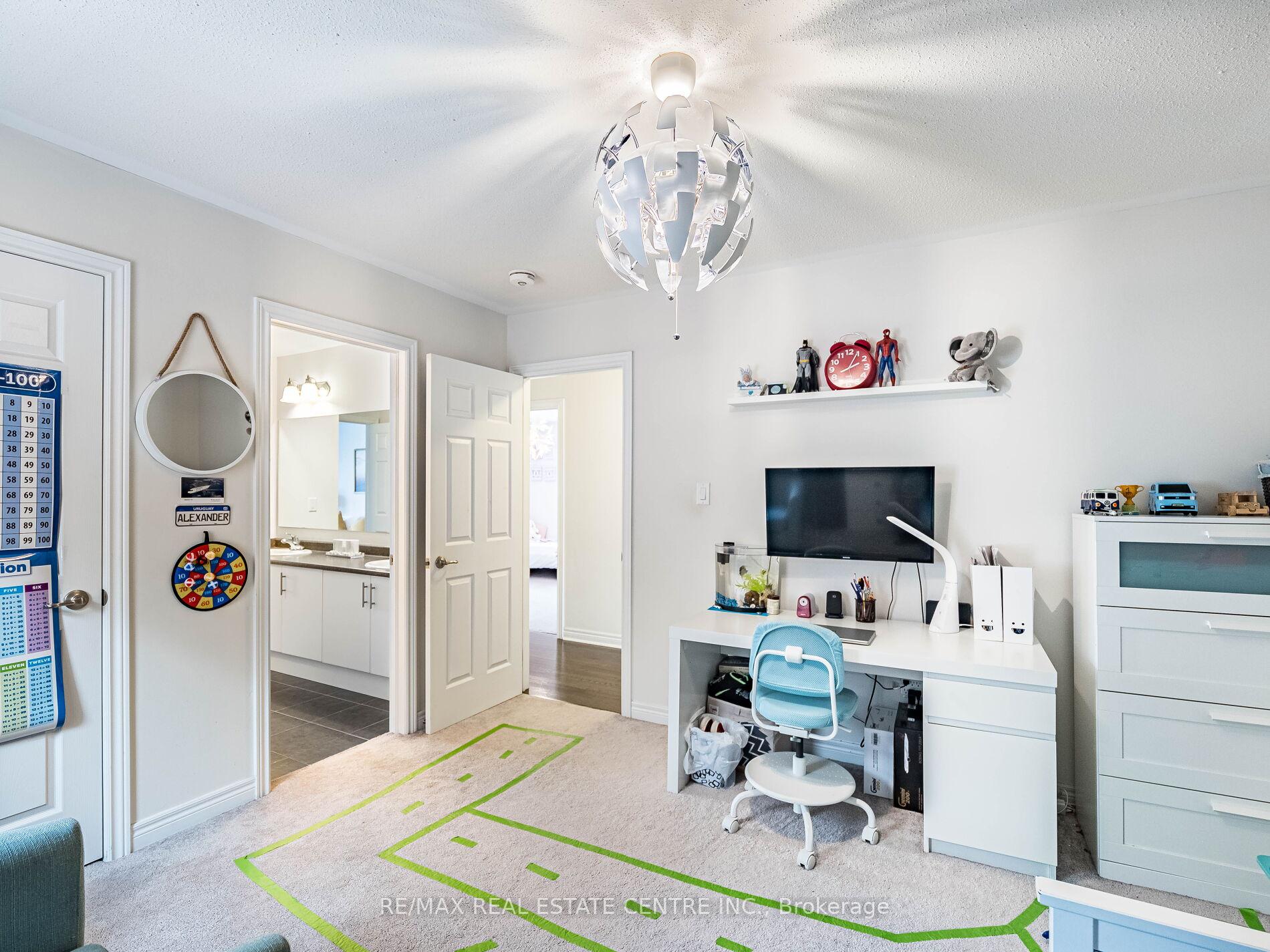 Photo 35 of 36 Isle Royal Terrace, Brampton, Bram West — HOMEH