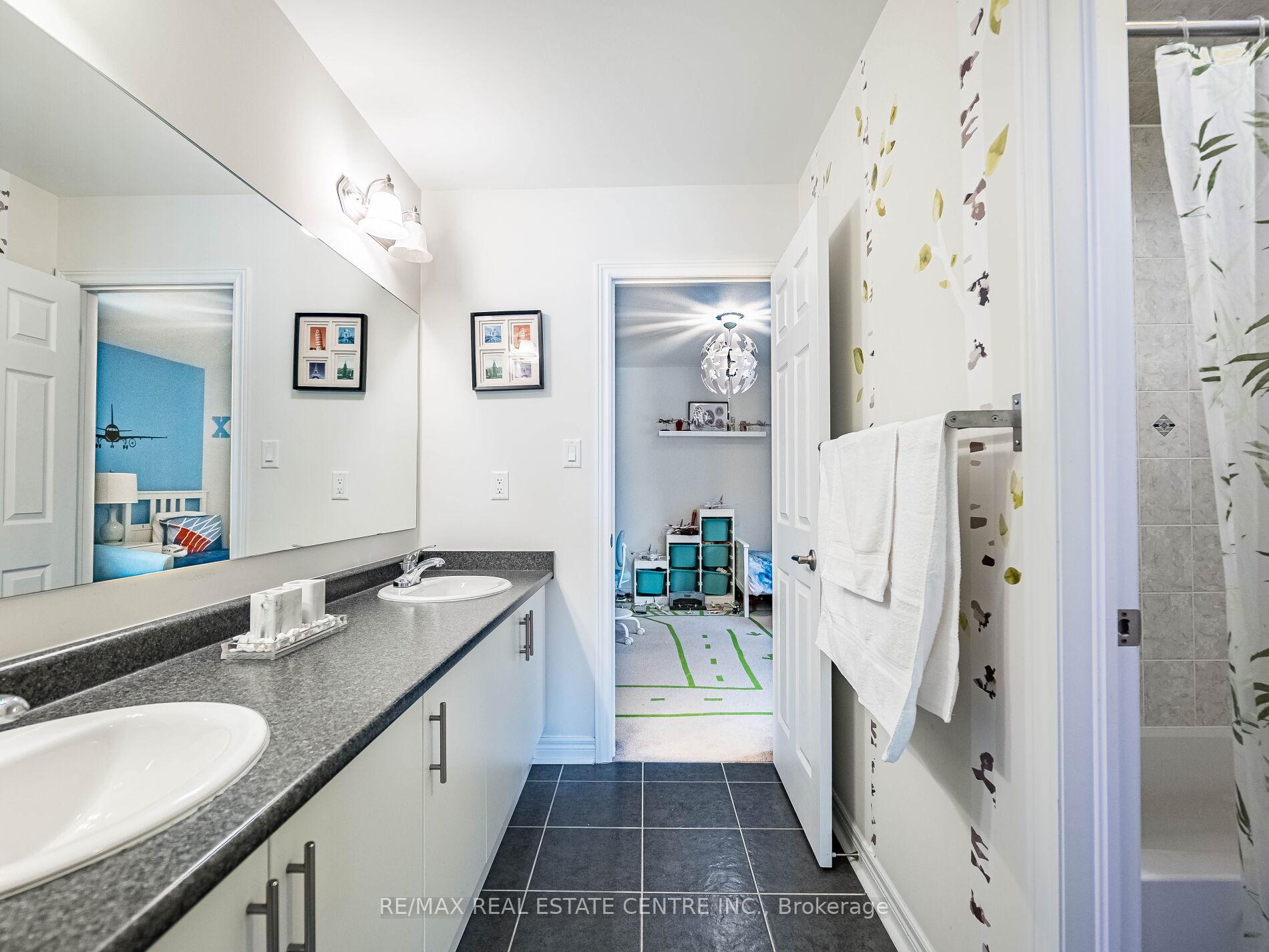 Photo 33 of 36 Isle Royal Terrace, Brampton, Bram West — HOMEH