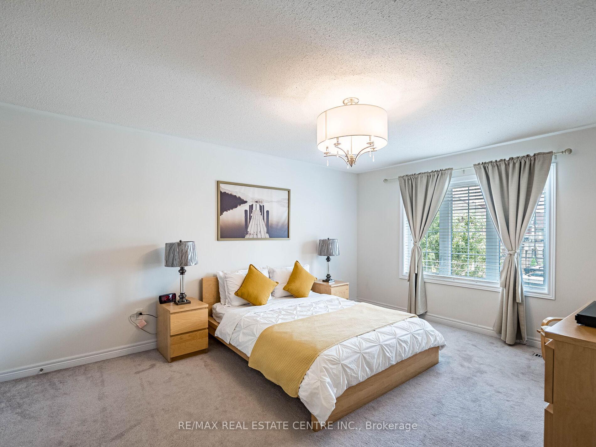 Photo 29 of 36 Isle Royal Terrace, Brampton, Bram West — HOMEH