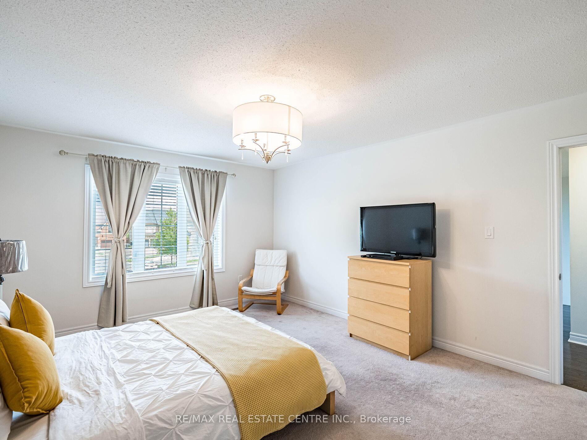 Photo 34 of 36 Isle Royal Terrace, Brampton, Bram West — HOMEH