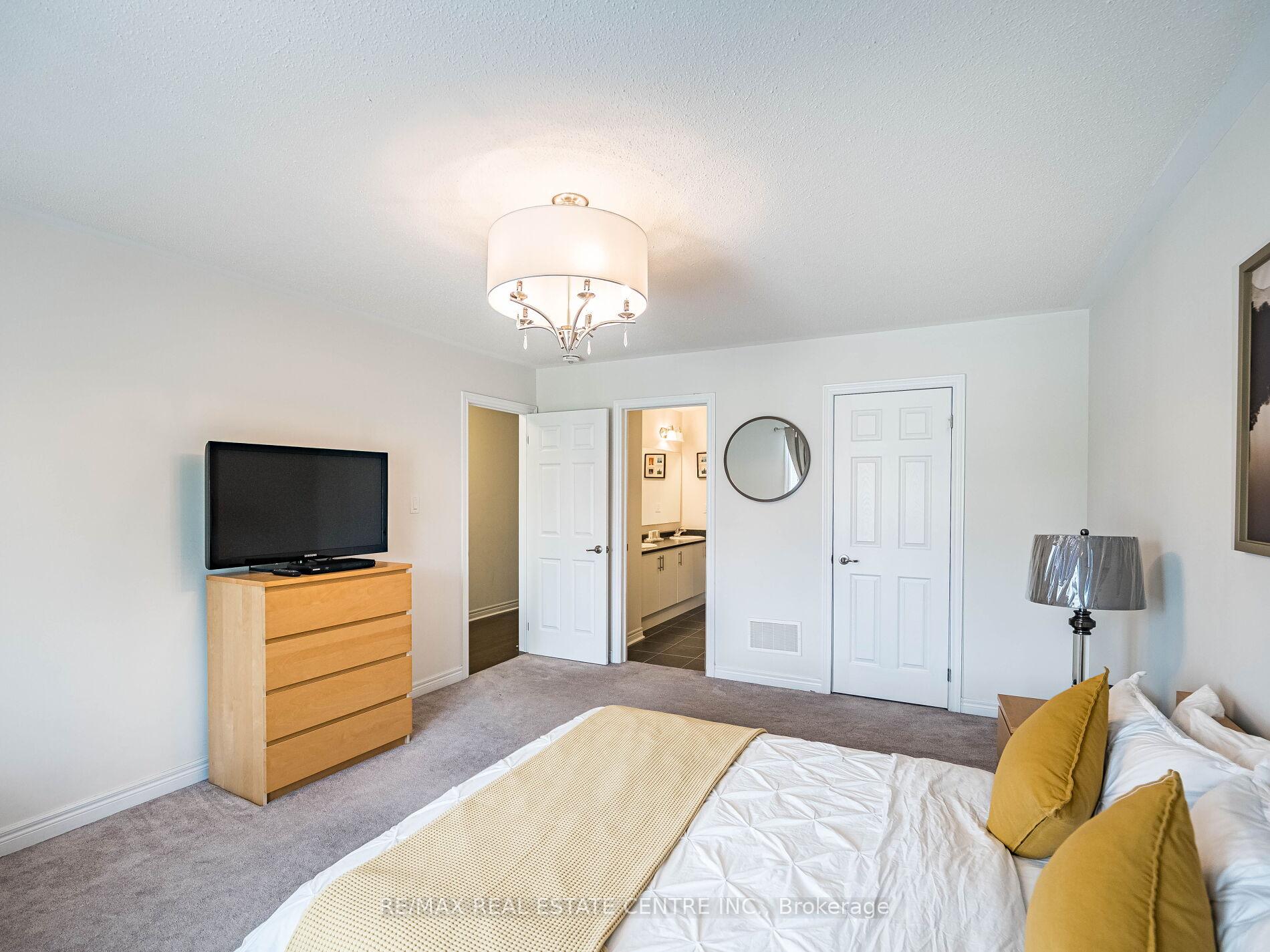 Photo 37 of 36 Isle Royal Terrace, Brampton, Bram West — HOMEH