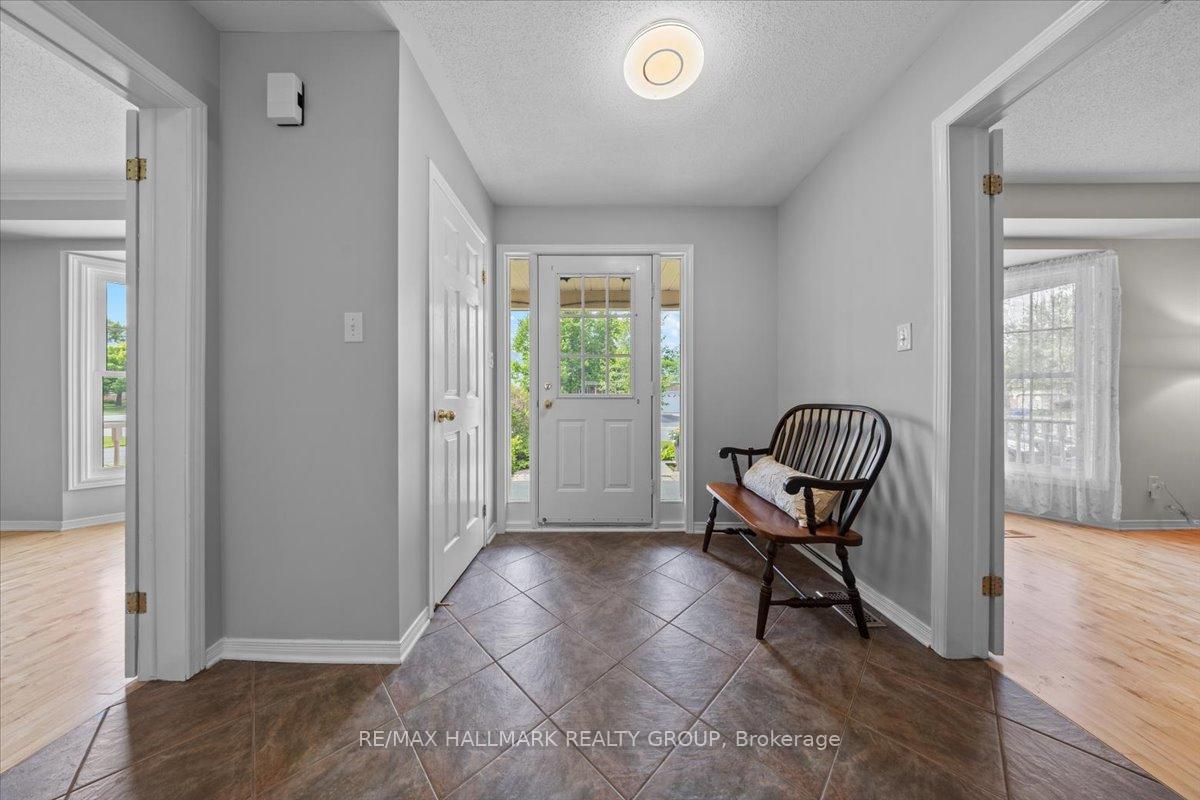 Photo 4 of 3 Crantham Crescent, Ottawa, Stittsville (Central) — HOMEH