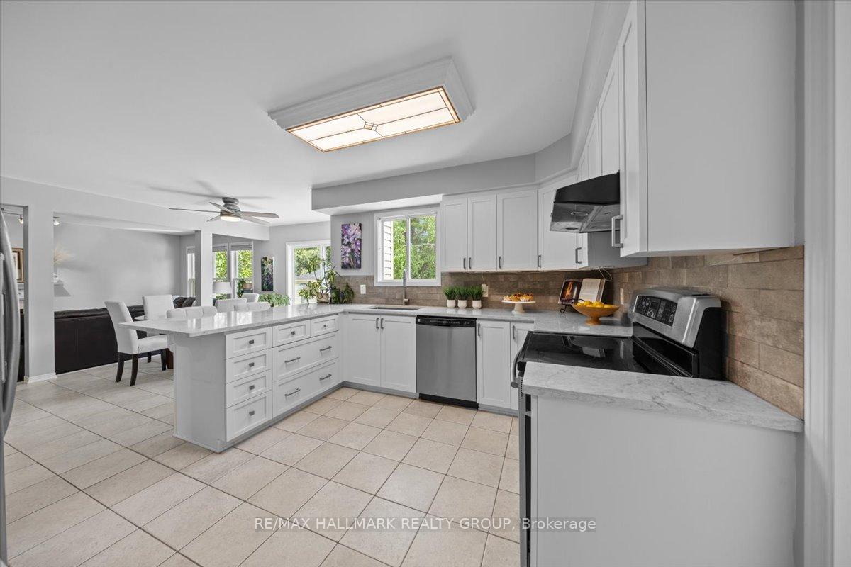 Photo 5 of 3 Crantham Crescent, Ottawa, Stittsville (Central) — HOMEH