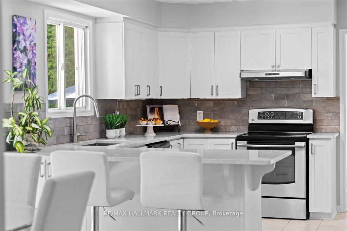 Photo 6 of 3 Crantham Crescent, Ottawa, Stittsville (Central) — HOMEH