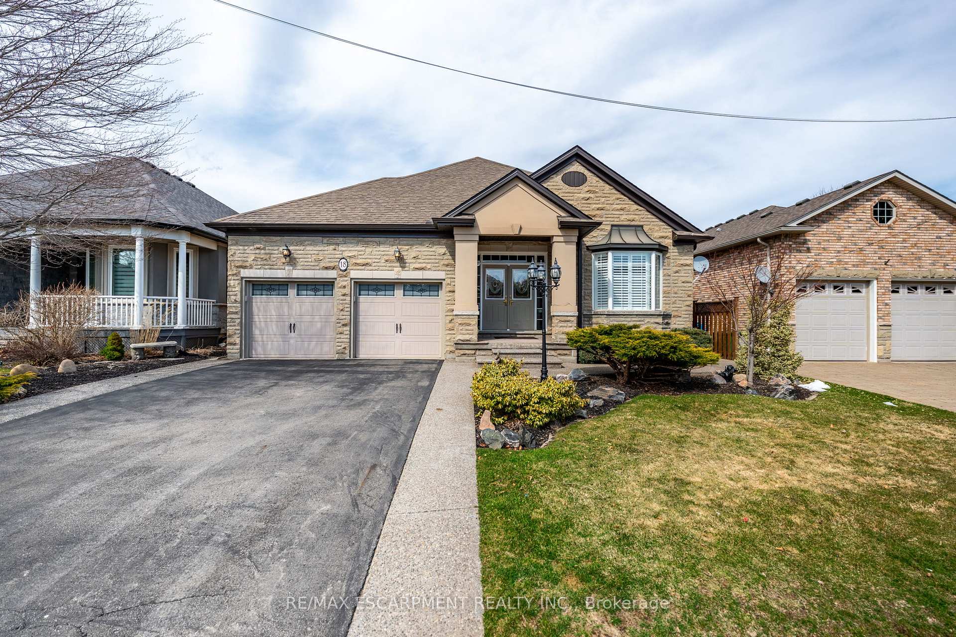 Photo 1 of 18 Bellstone Lane, Hamilton, Rural Glanbrook — HOMEH
