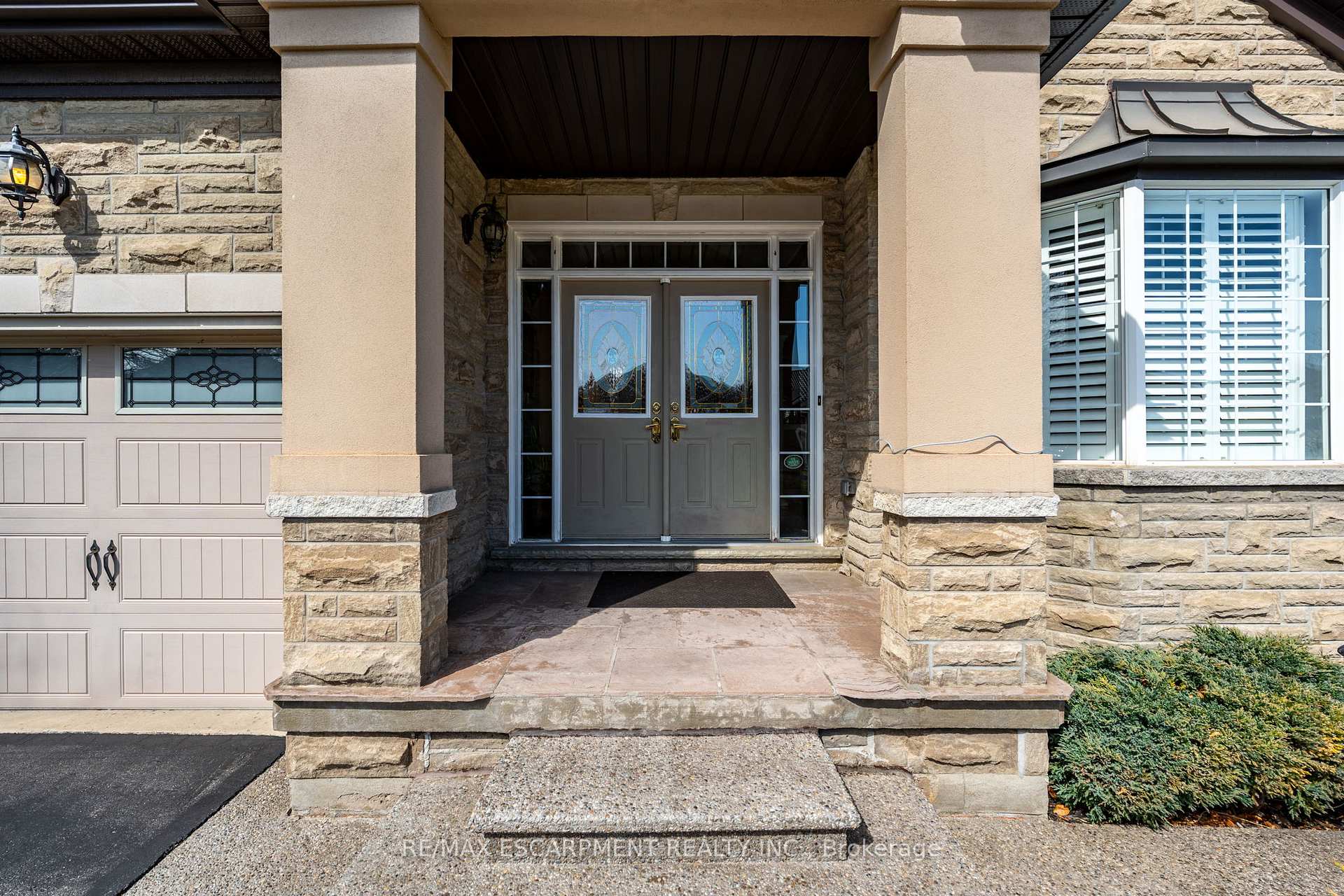 Photo 12 of 18 Bellstone Lane, Hamilton, Rural Glanbrook — HOMEH