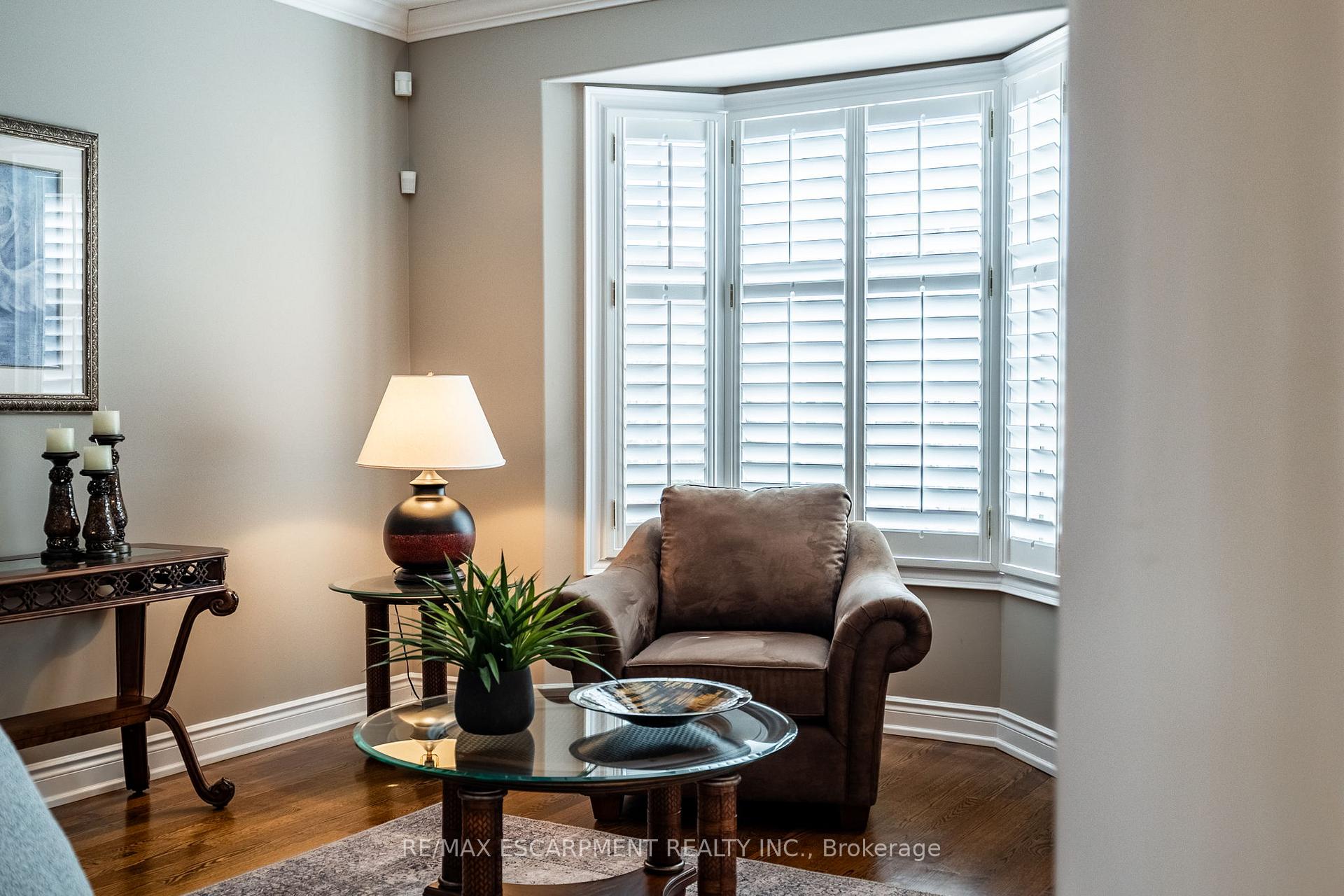Photo 2 of 18 Bellstone Lane, Hamilton, Rural Glanbrook — HOMEH