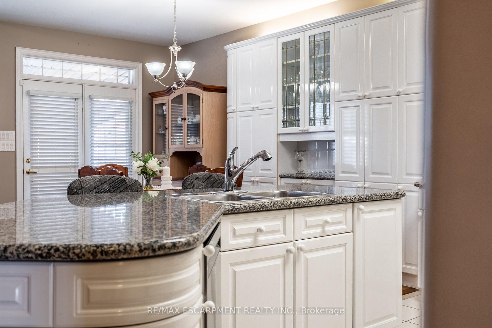 Photo 35 of 18 Bellstone Lane, Hamilton, Rural Glanbrook — HOMEH