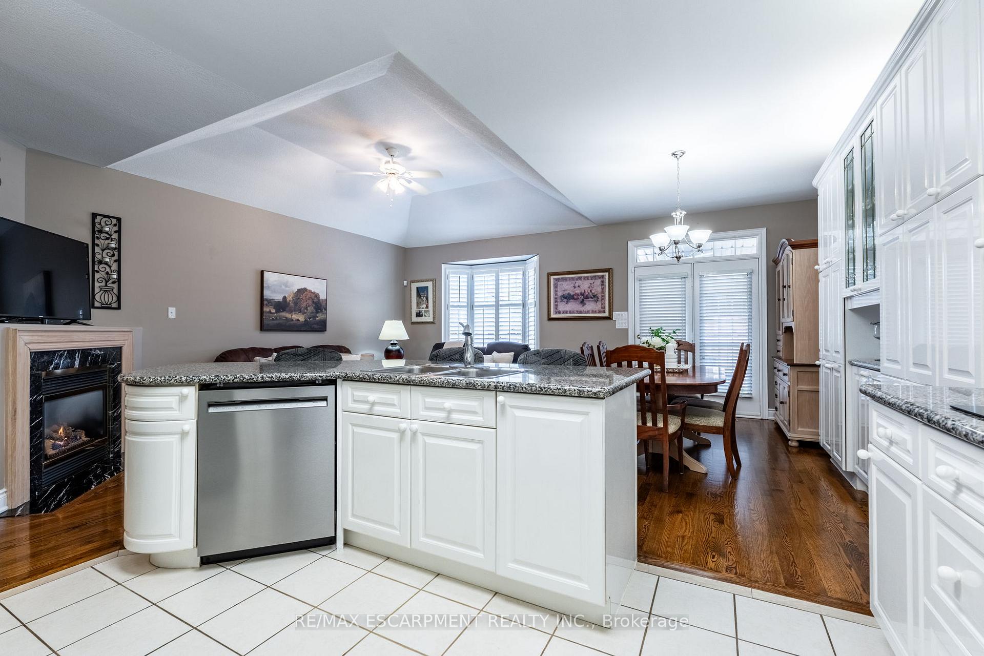 Photo 8 of 18 Bellstone Lane, Hamilton, Rural Glanbrook — HOMEH
