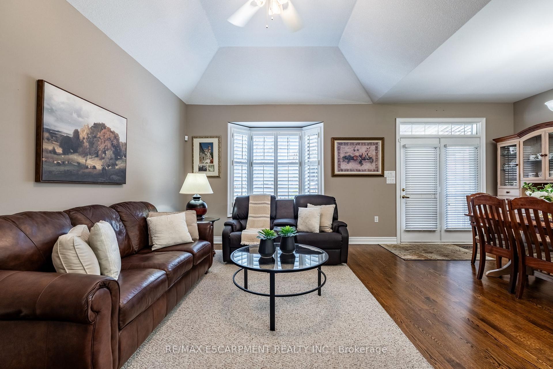 Photo 9 of 18 Bellstone Lane, Hamilton, Rural Glanbrook — HOMEH
