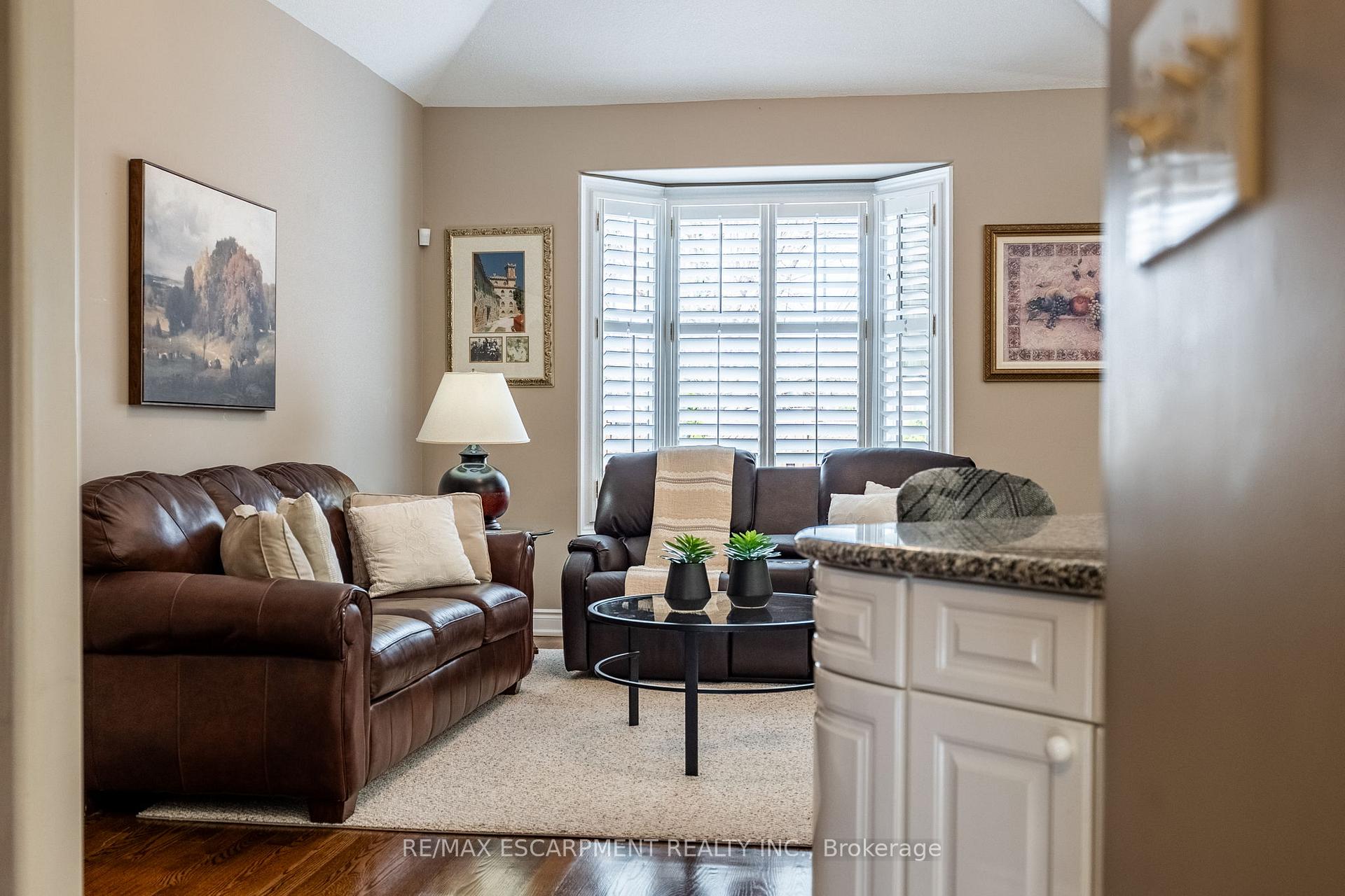 Photo 10 of 18 Bellstone Lane, Hamilton, Rural Glanbrook — HOMEH
