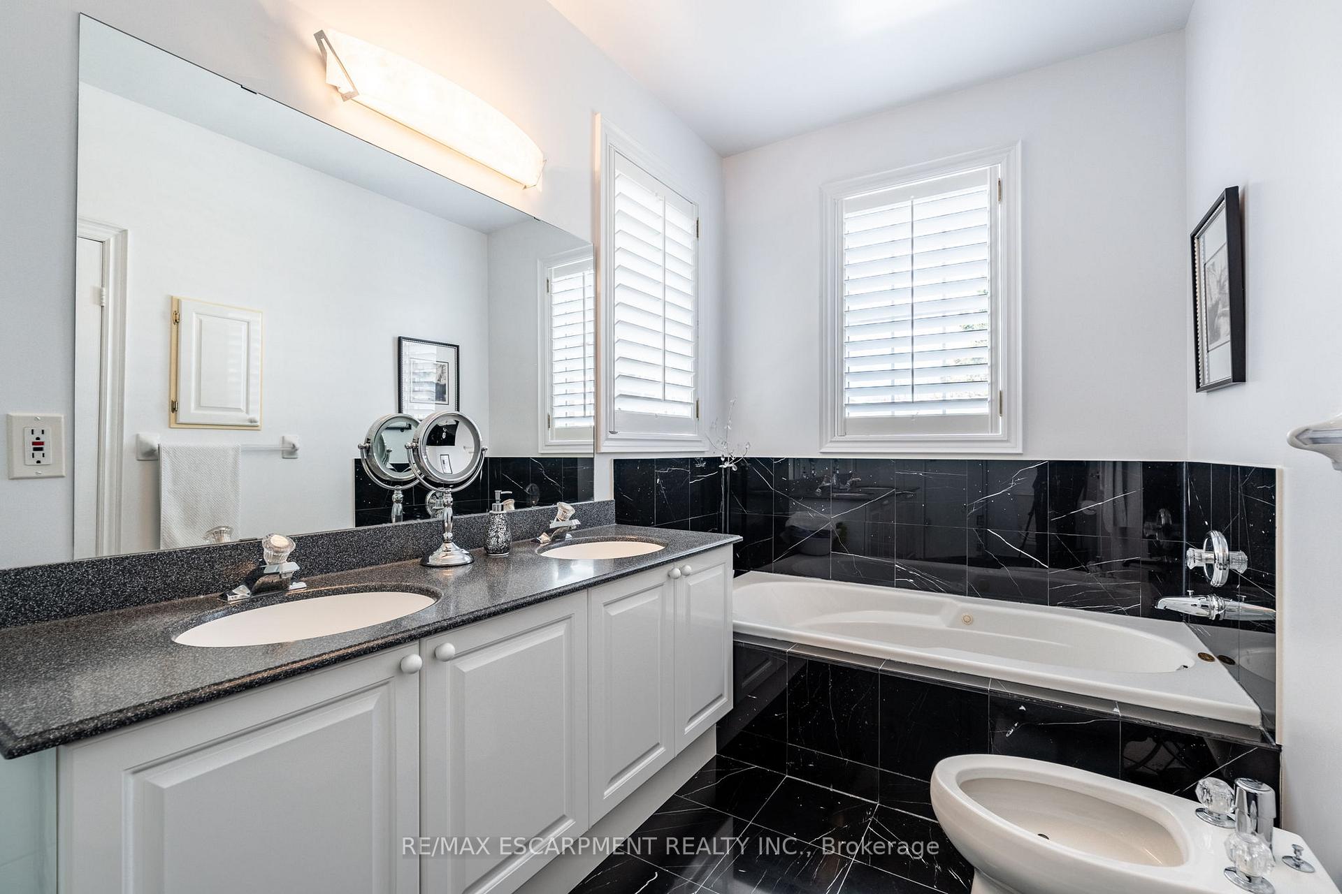 Photo 16 of 18 Bellstone Lane, Hamilton, Rural Glanbrook — HOMEH