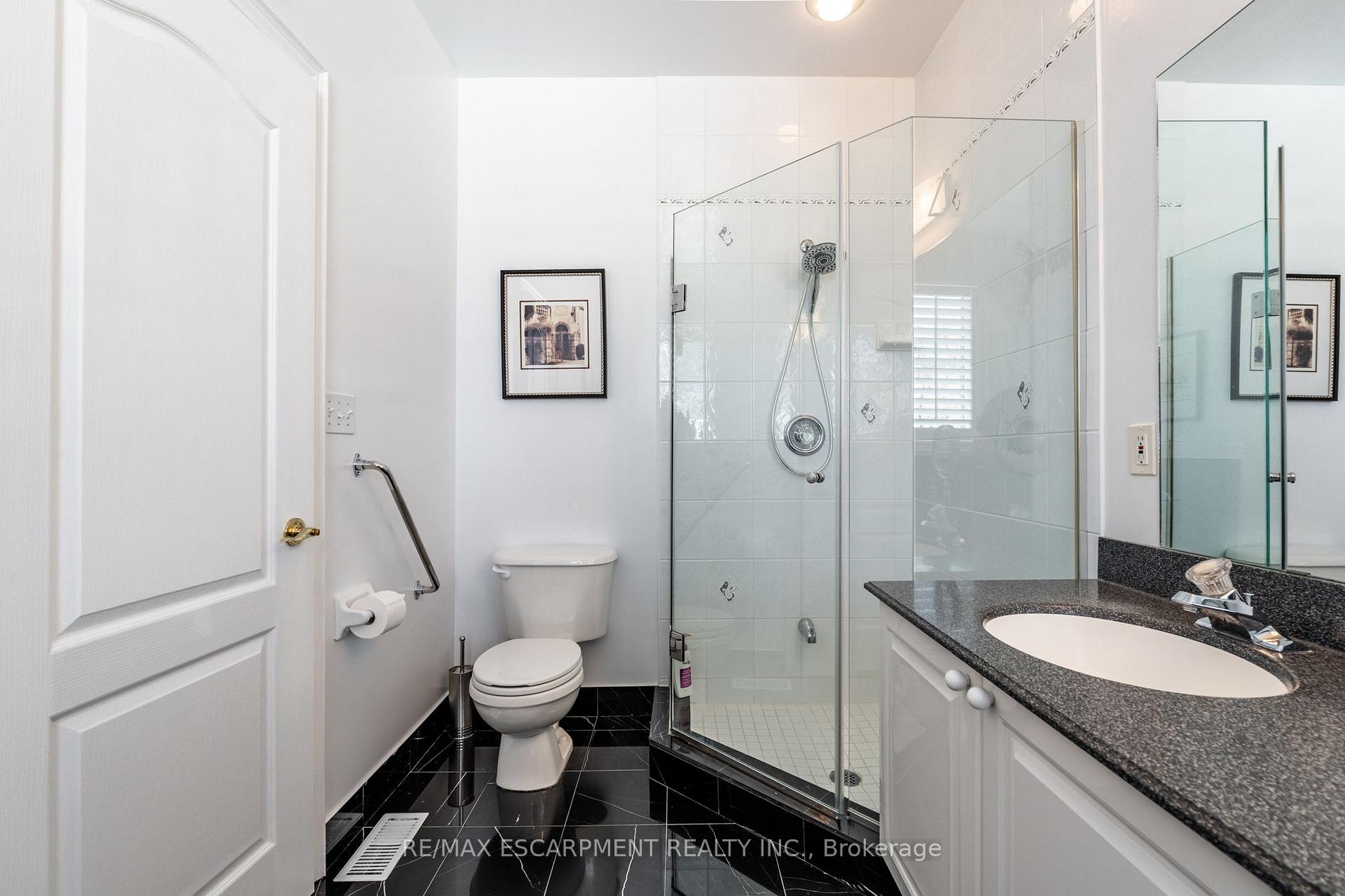 Photo 15 of 18 Bellstone Lane, Hamilton, Rural Glanbrook — HOMEH