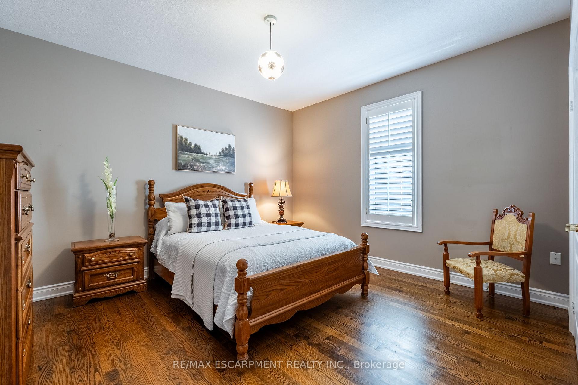 Photo 17 of 18 Bellstone Lane, Hamilton, Rural Glanbrook — HOMEH