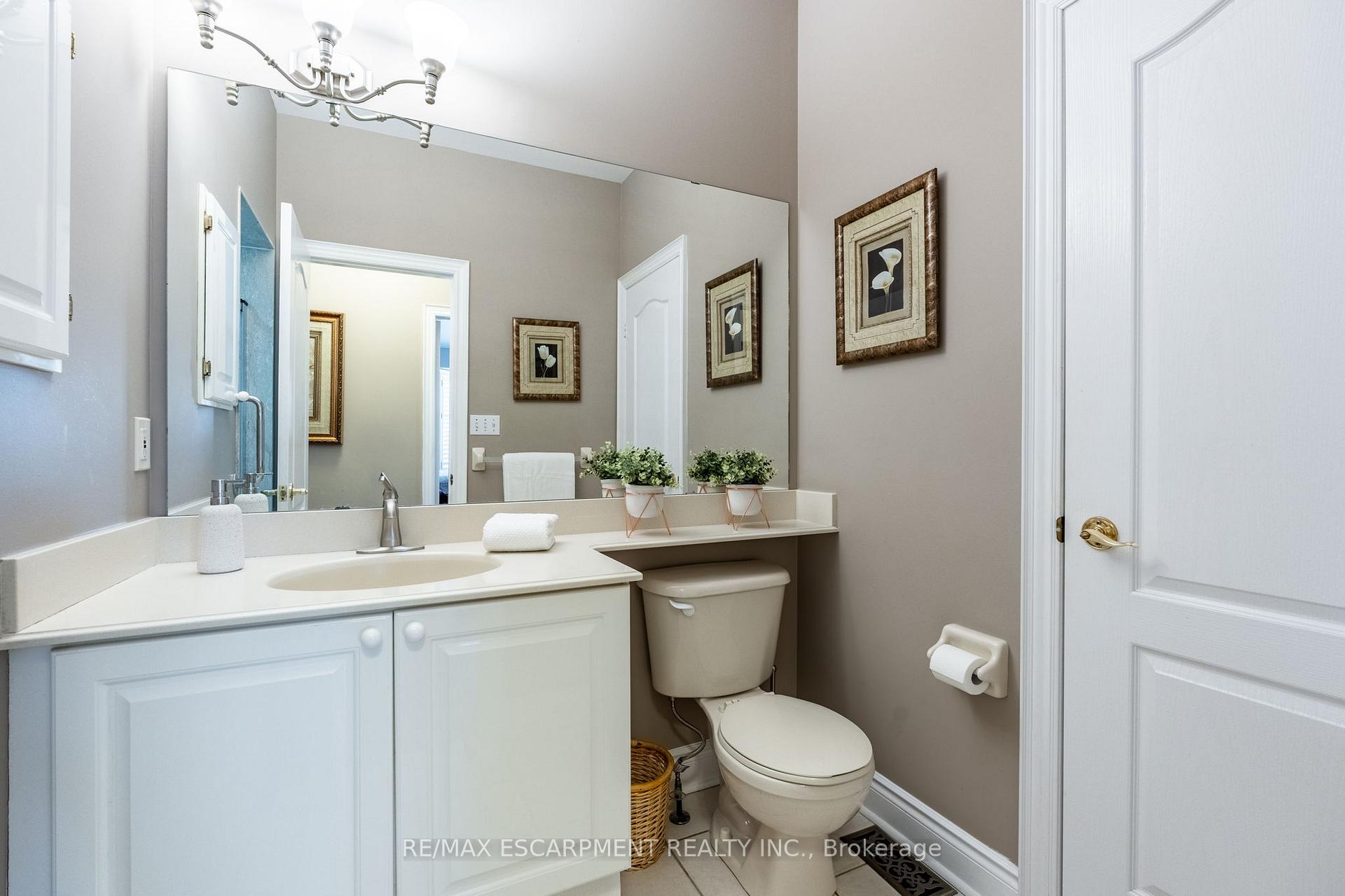 Photo 21 of 18 Bellstone Lane, Hamilton, Rural Glanbrook — HOMEH