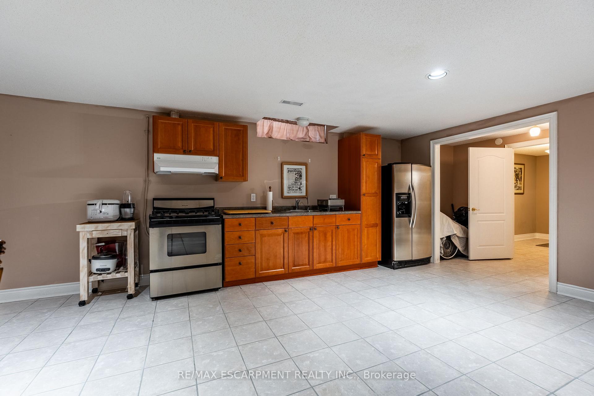 Photo 26 of 18 Bellstone Lane, Hamilton, Rural Glanbrook — HOMEH