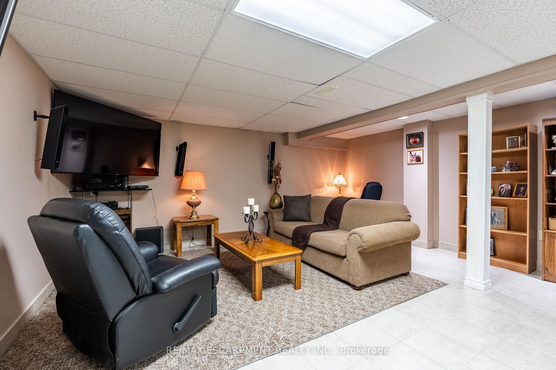 Photo 31 of 18 Bellstone Lane, Hamilton, Rural Glanbrook — HOMEH