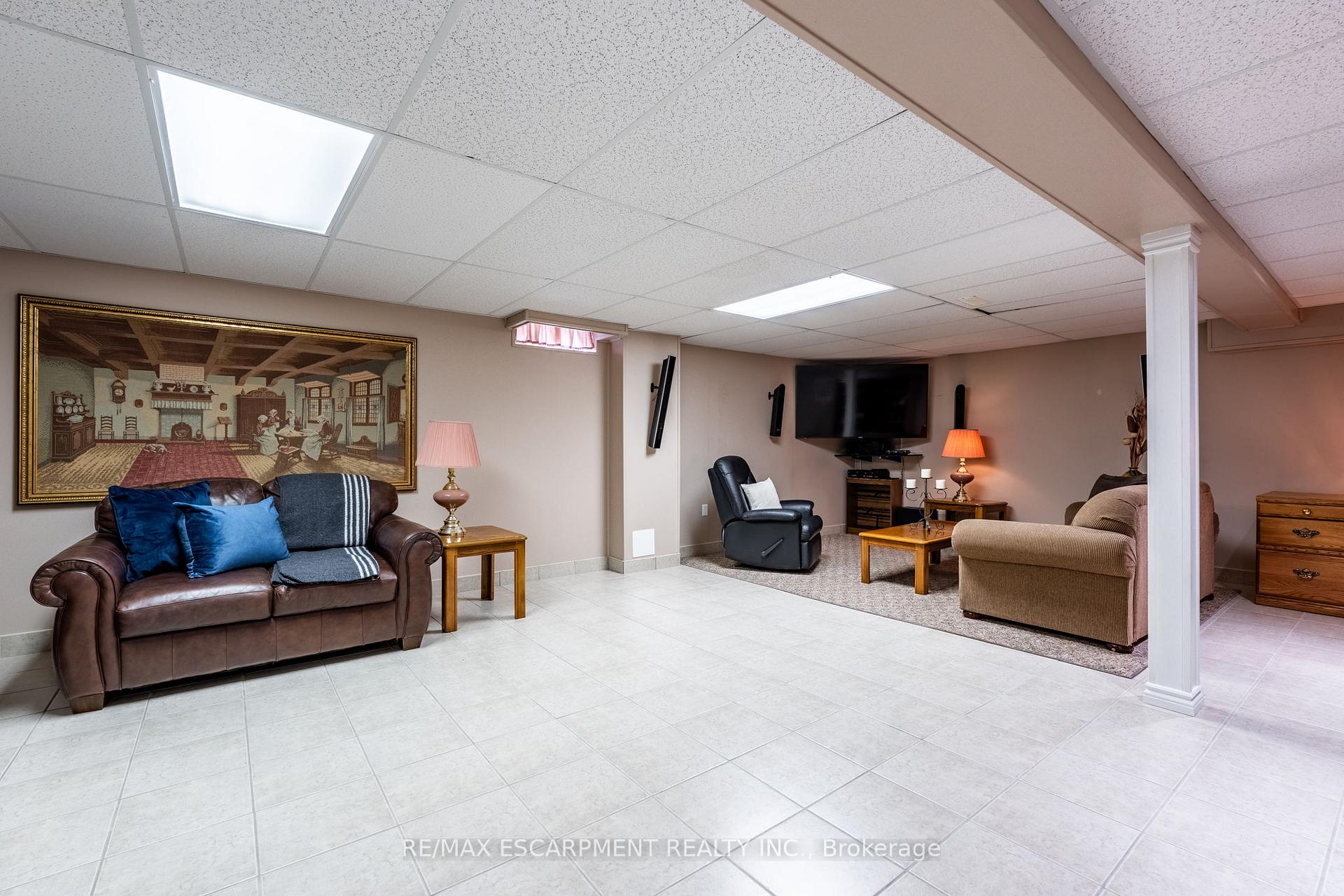 Photo 34 of 18 Bellstone Lane, Hamilton, Rural Glanbrook — HOMEH
