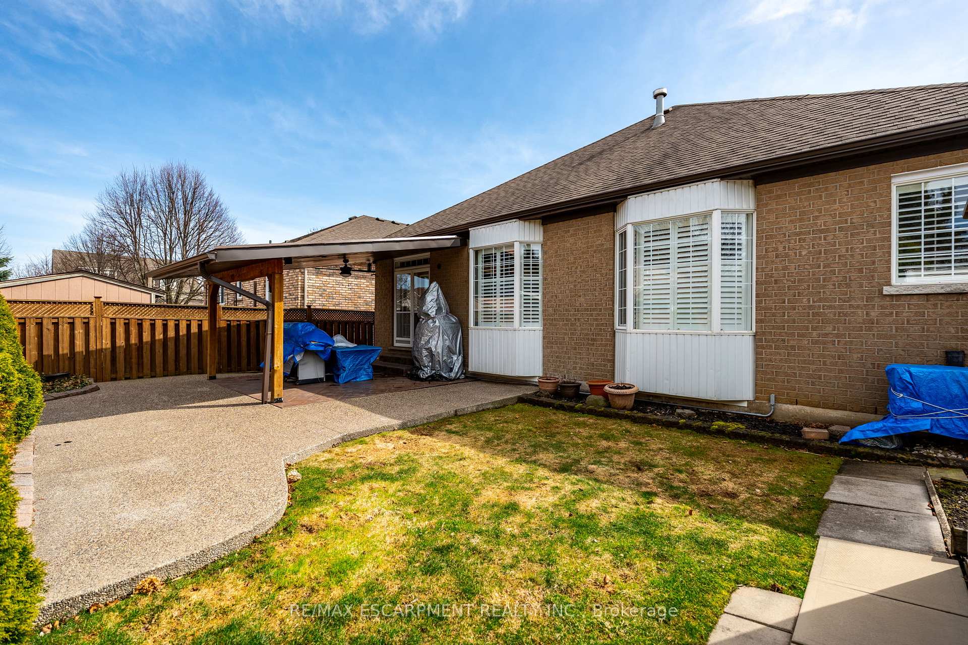 Photo 33 of 18 Bellstone Lane, Hamilton, Rural Glanbrook — HOMEH