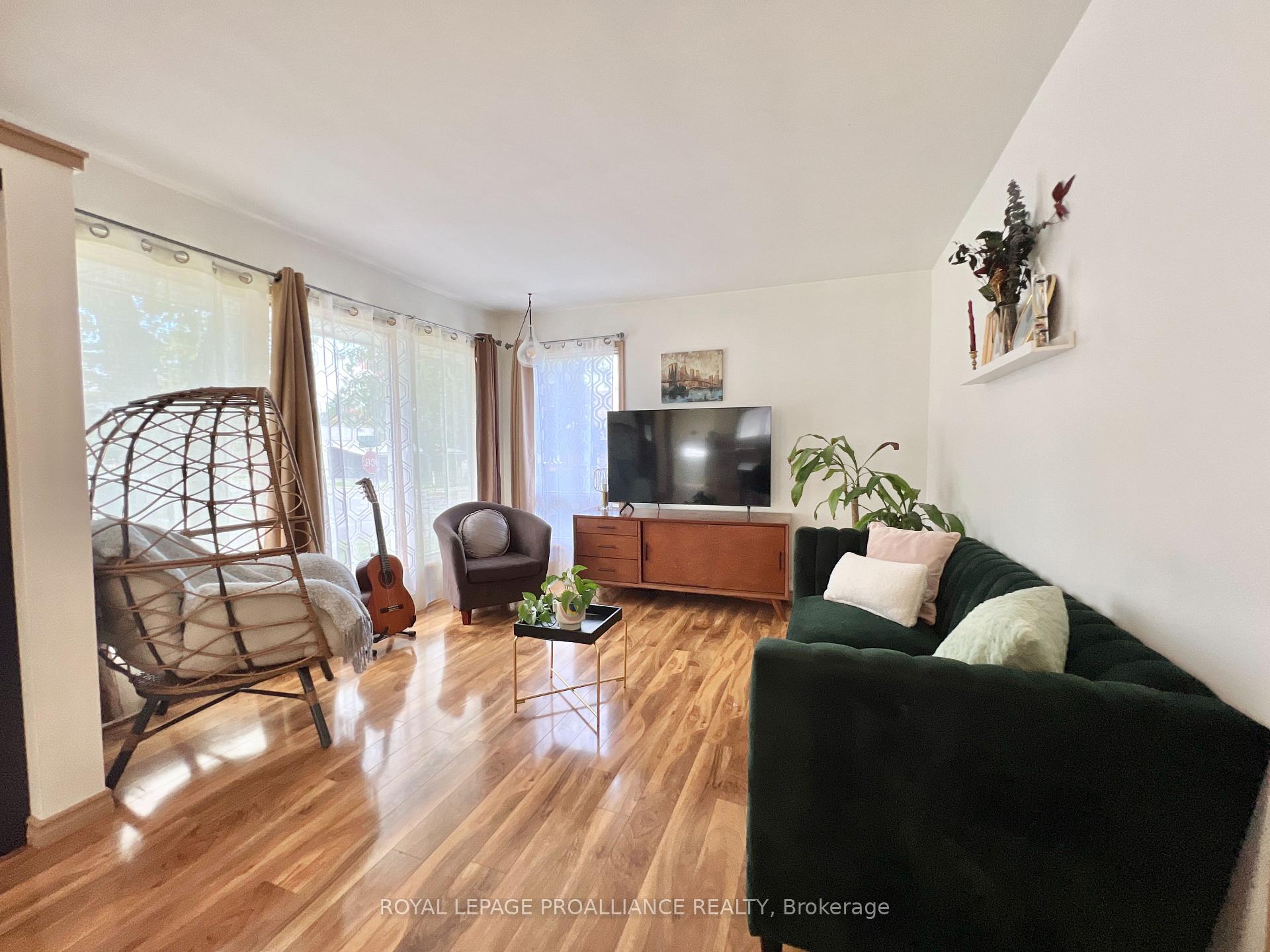 Photo 3 of 385 Dufferin Avenue, Belleville, Belleville Ward — HOMEH