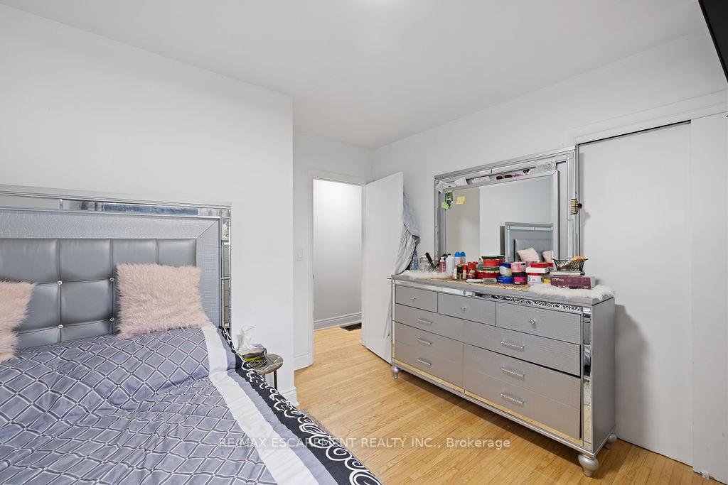 Photo 13 of 71 Montrose Avenue, Hamilton, Rosedale — HOMEH