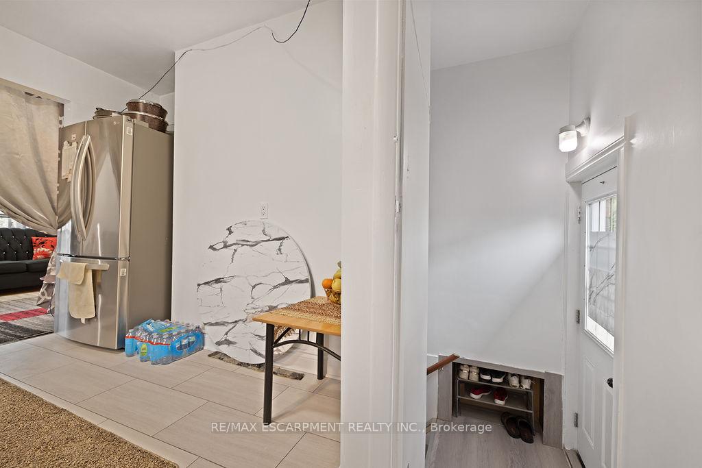 Photo 4 of 71 Montrose Avenue, Hamilton, Rosedale — HOMEH