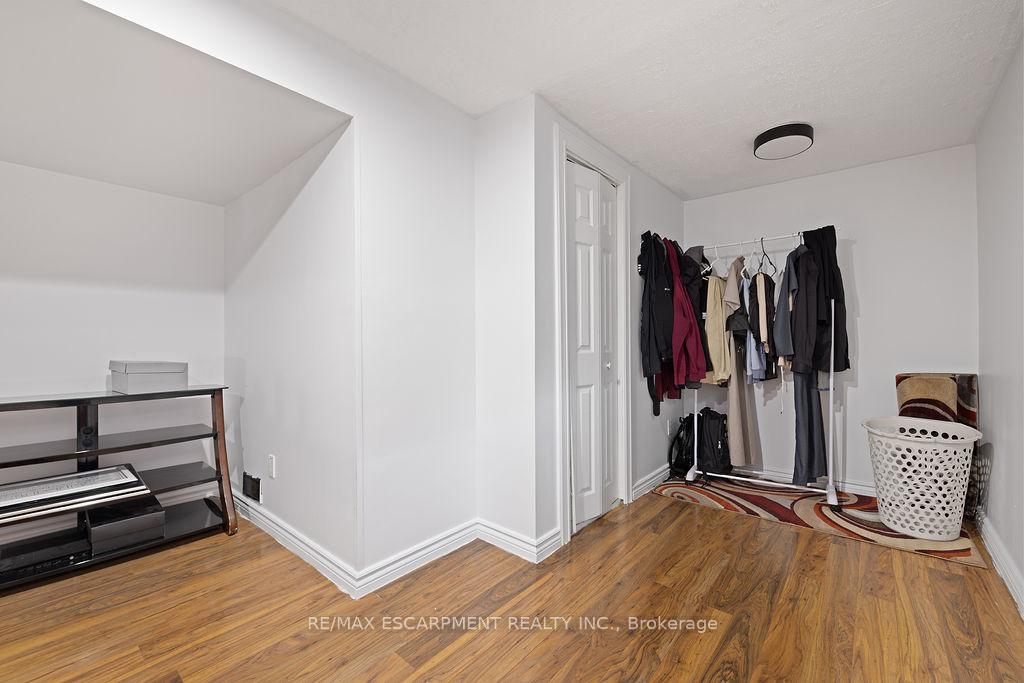 Photo 9 of 71 Montrose Avenue, Hamilton, Rosedale — HOMEH