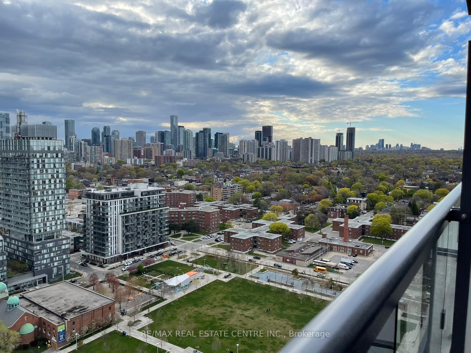 Photo 8 of Unit 2407, 170 Sumach Street, Toronto, Regent Park — HOMEH