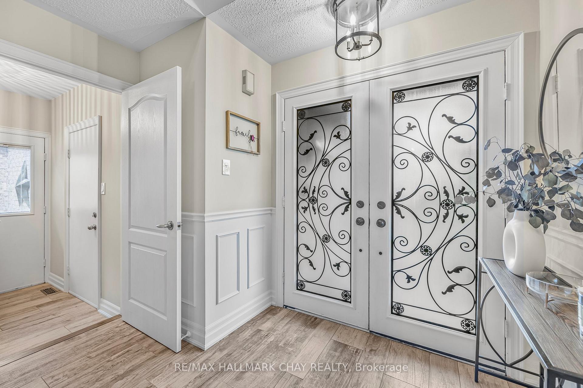 Photo 4 of 15 Cityview Circle, Barrie, Holly — HOMEH