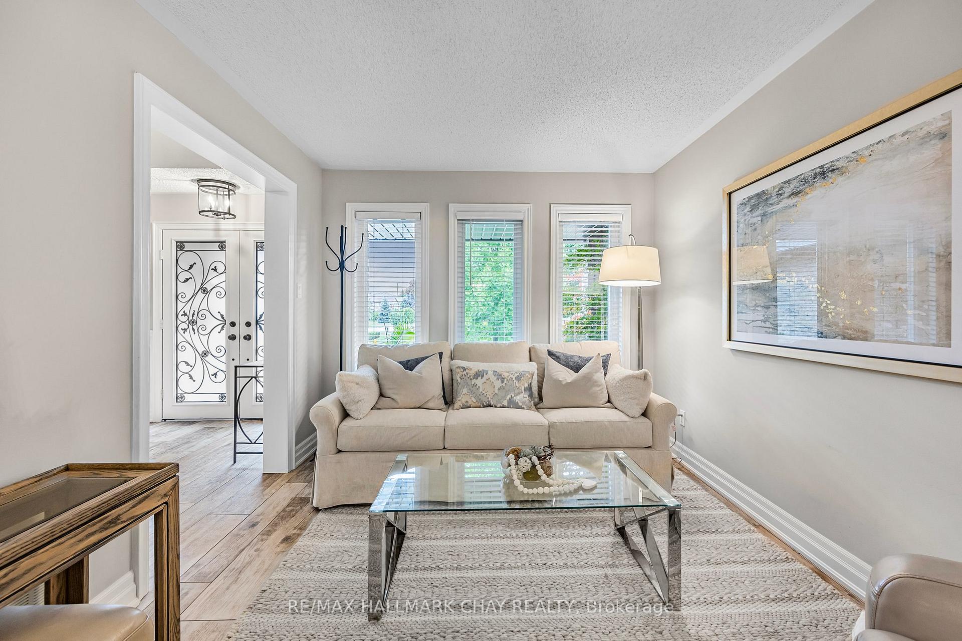 Photo 5 of 15 Cityview Circle, Barrie, Holly — HOMEH