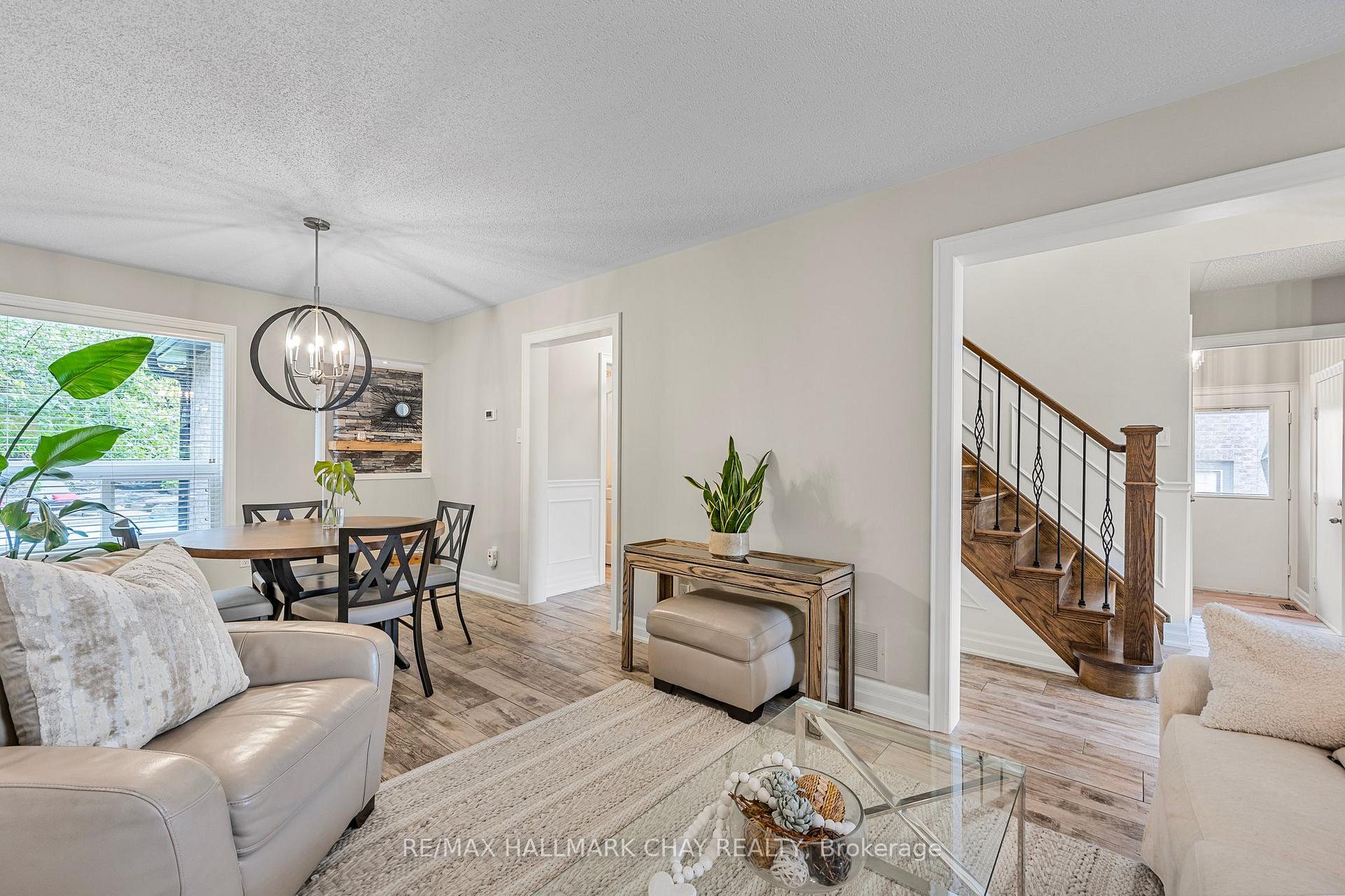 Photo 8 of 15 Cityview Circle, Barrie, Holly — HOMEH