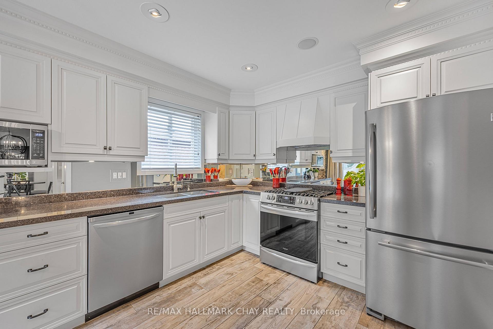 Photo 9 of 15 Cityview Circle, Barrie, Holly — HOMEH