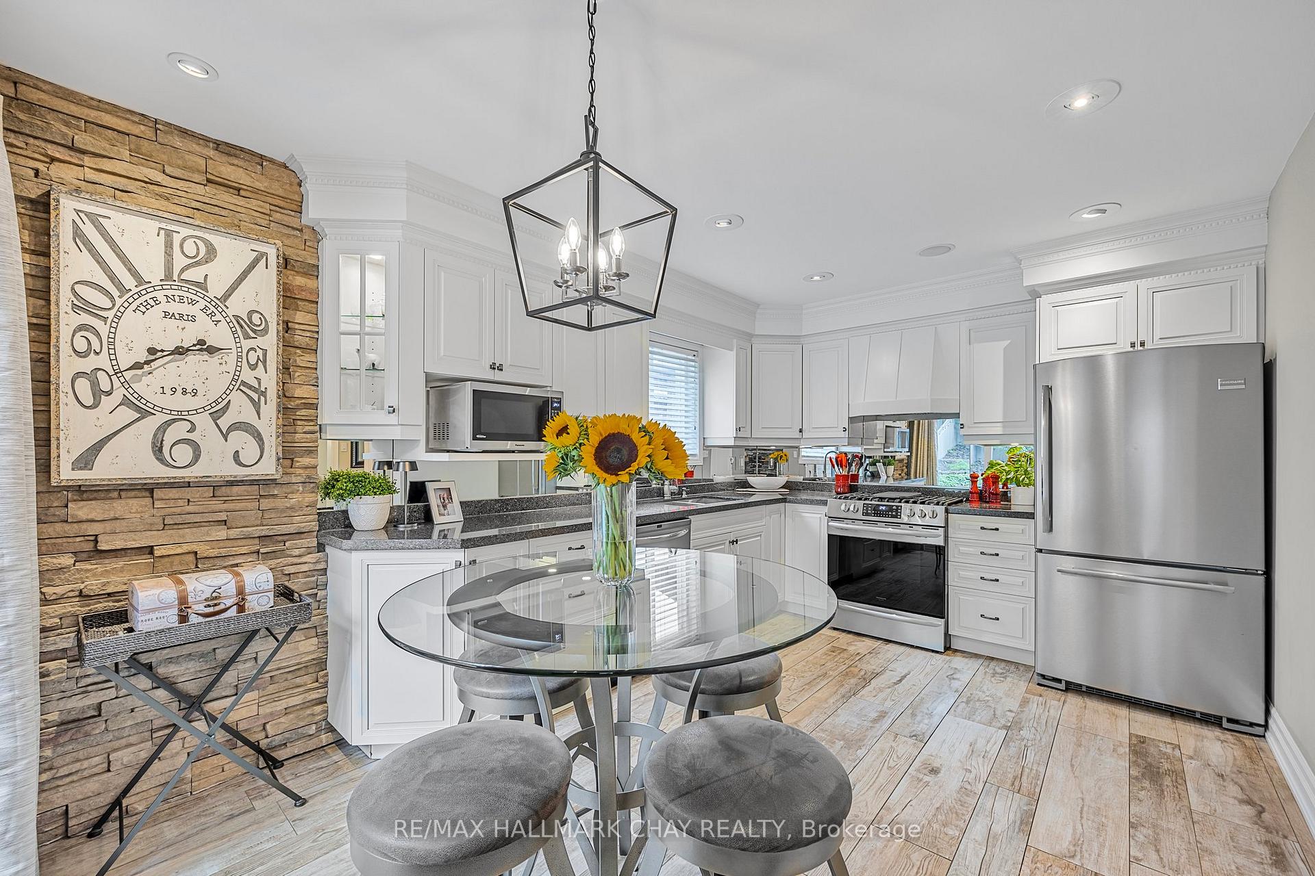 Photo 10 of 15 Cityview Circle, Barrie, Holly — HOMEH
