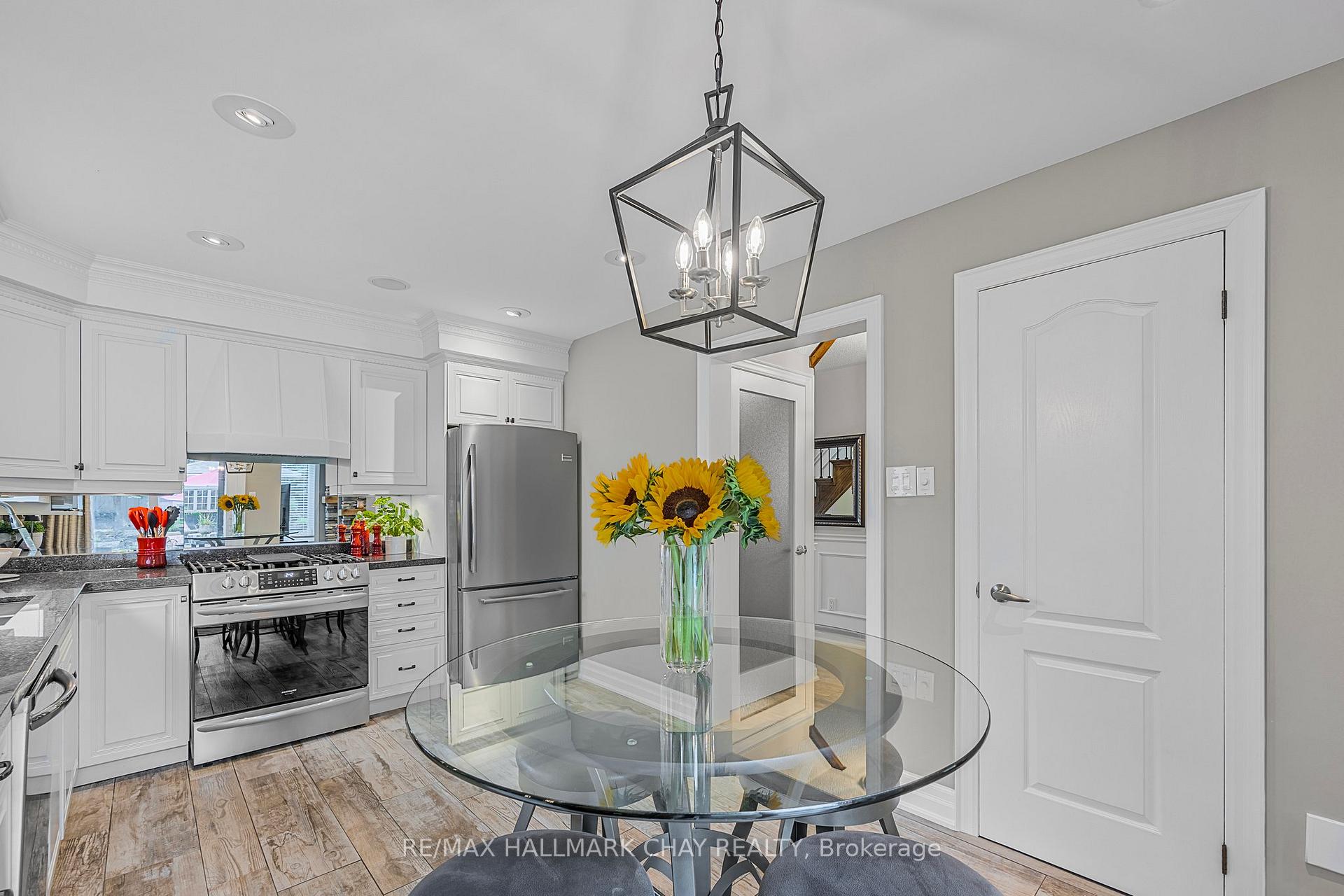 Photo 7 of 15 Cityview Circle, Barrie, Holly — HOMEH