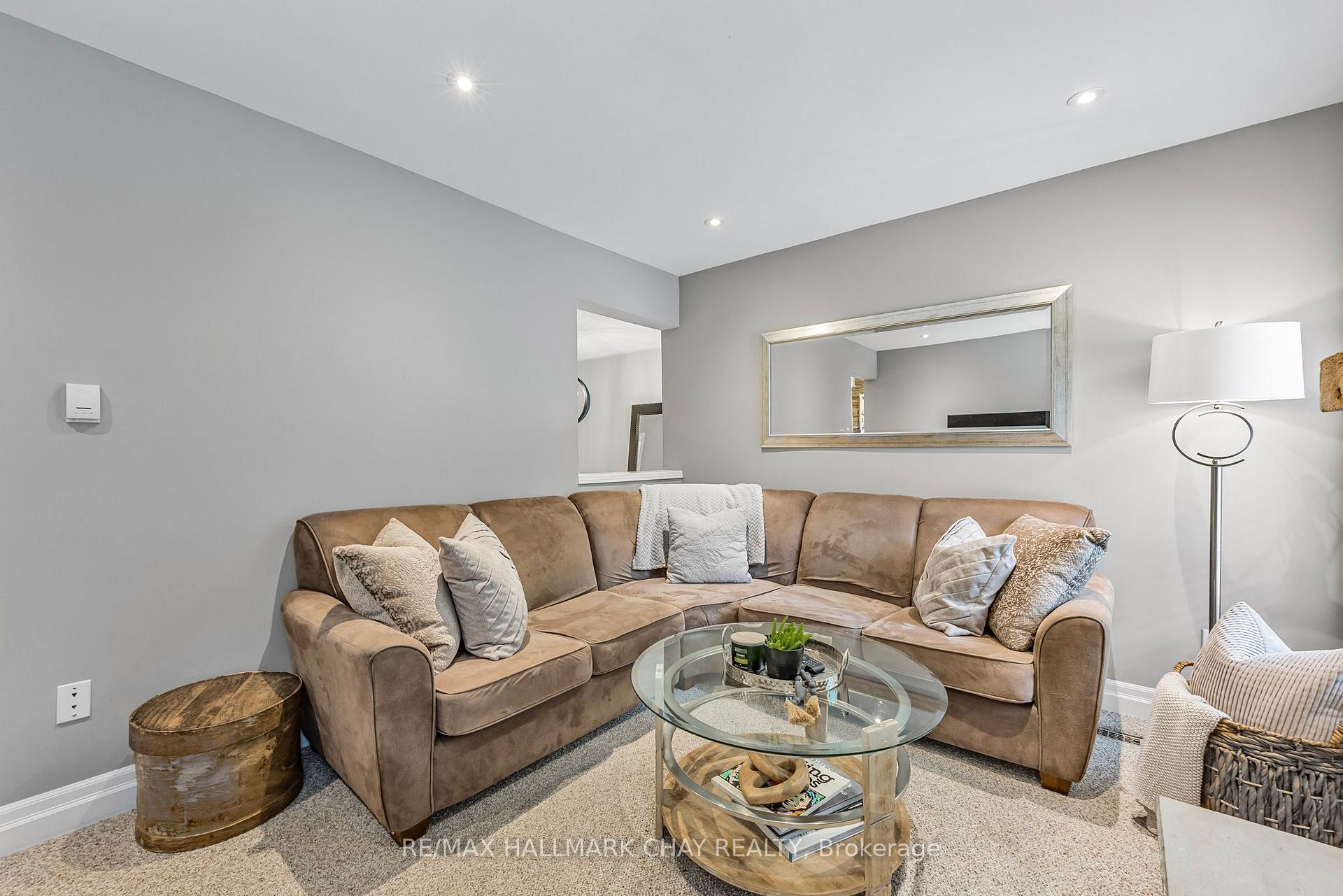 Photo 16 of 15 Cityview Circle, Barrie, Holly — HOMEH
