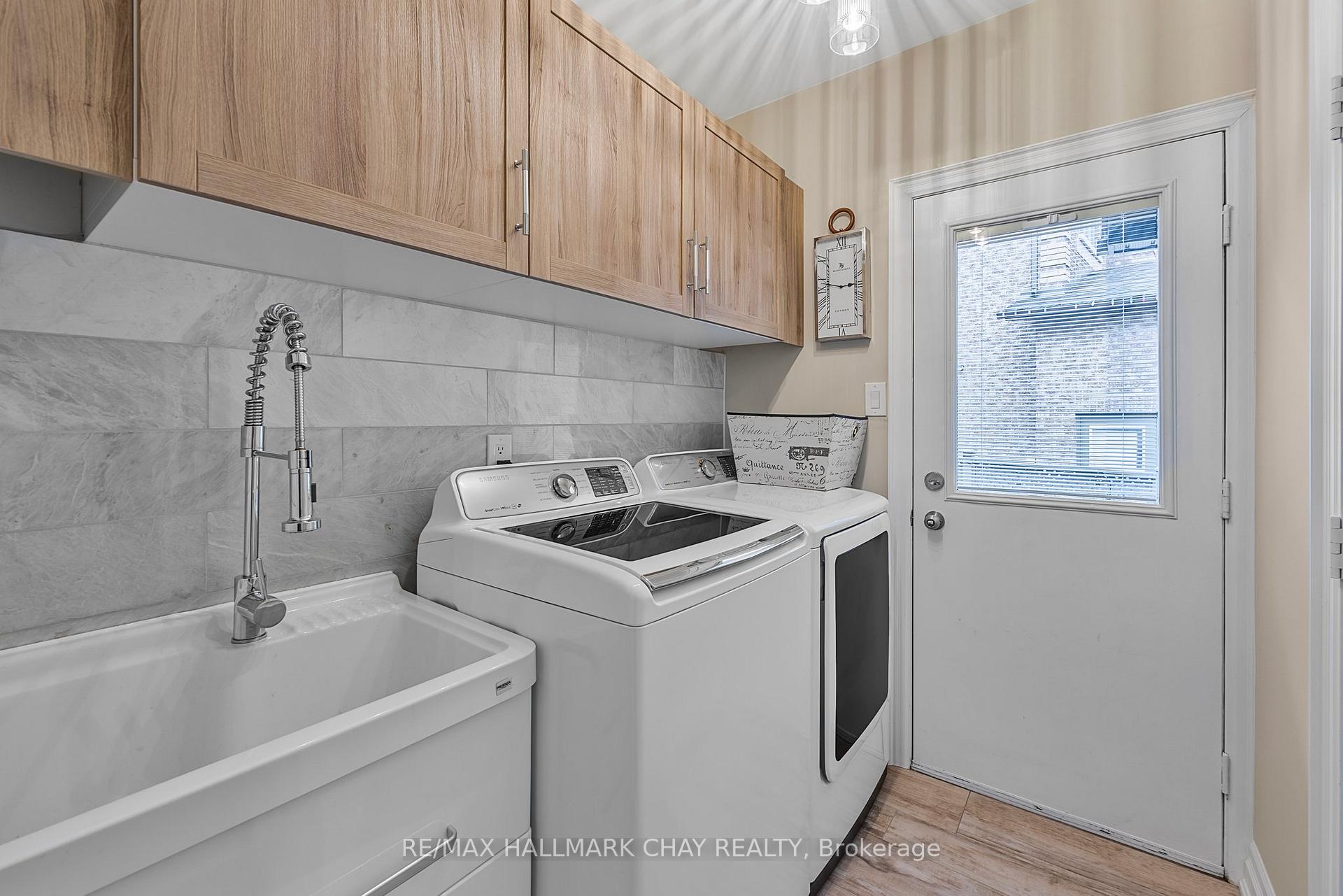 Photo 14 of 15 Cityview Circle, Barrie, Holly — HOMEH