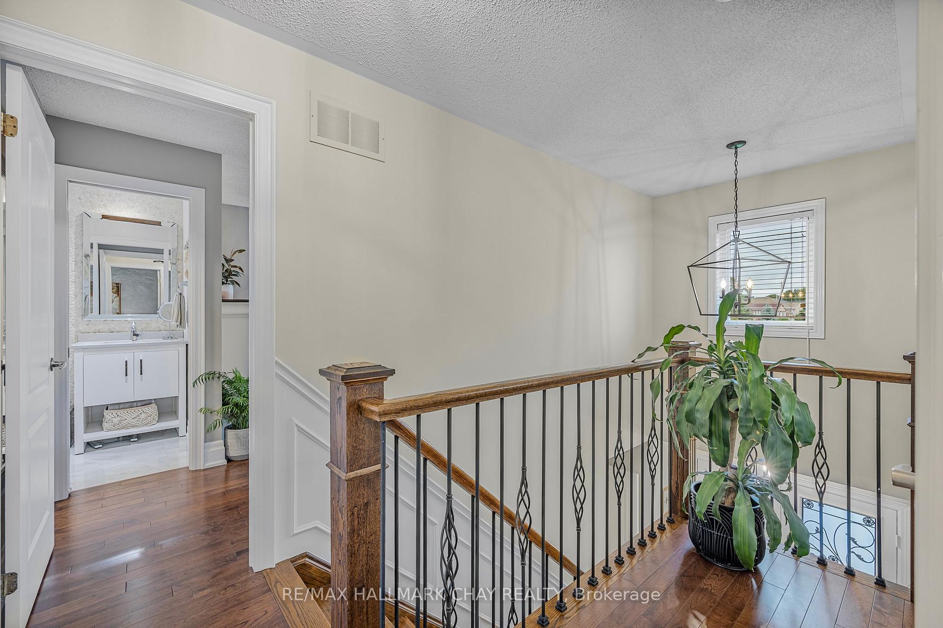 Photo 13 of 15 Cityview Circle, Barrie, Holly — HOMEH