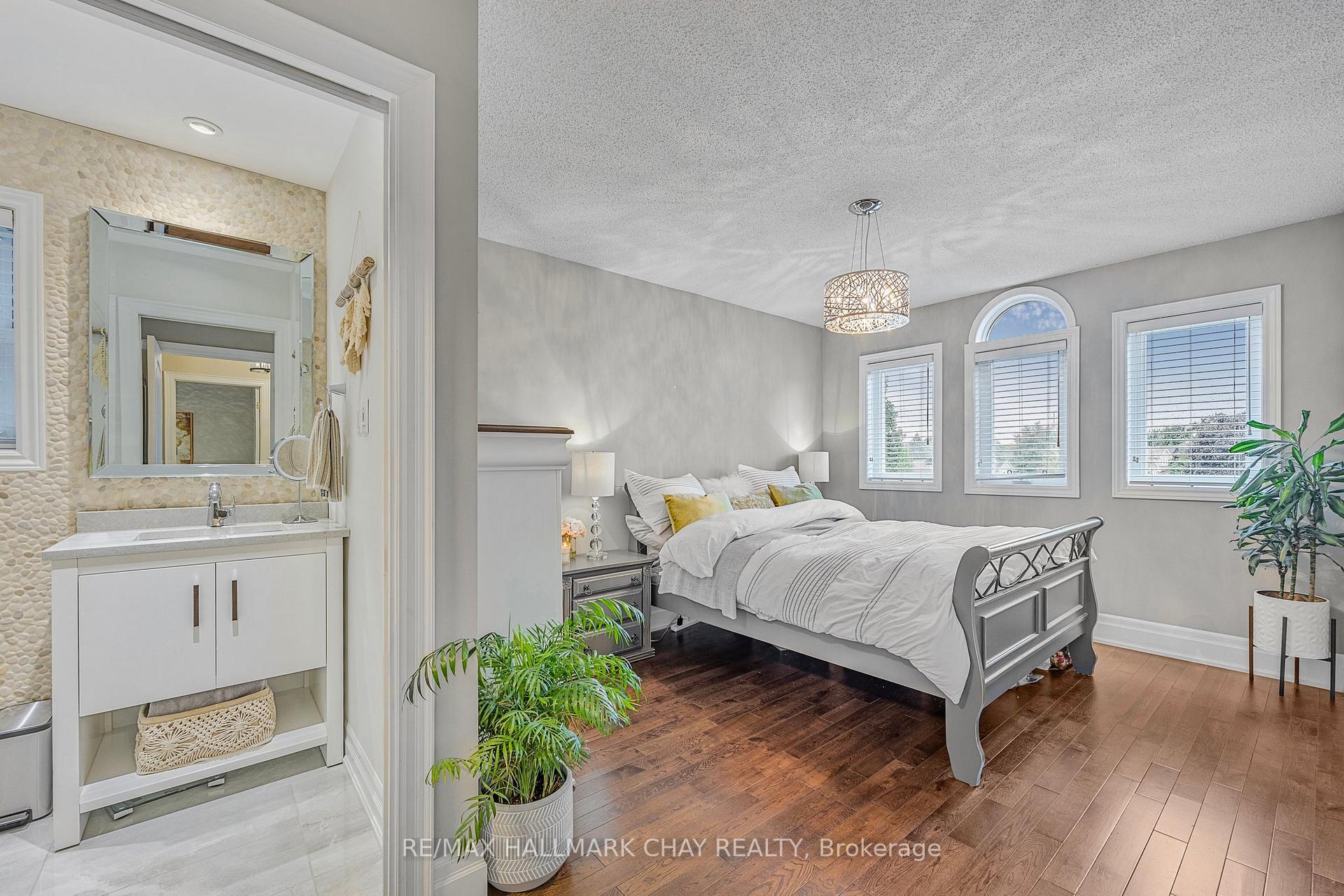 Photo 17 of 15 Cityview Circle, Barrie, Holly — HOMEH