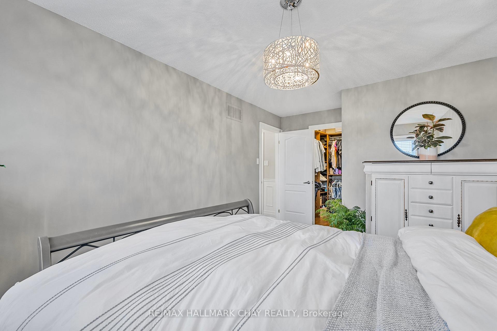 Photo 35 of 15 Cityview Circle, Barrie, Holly — HOMEH
