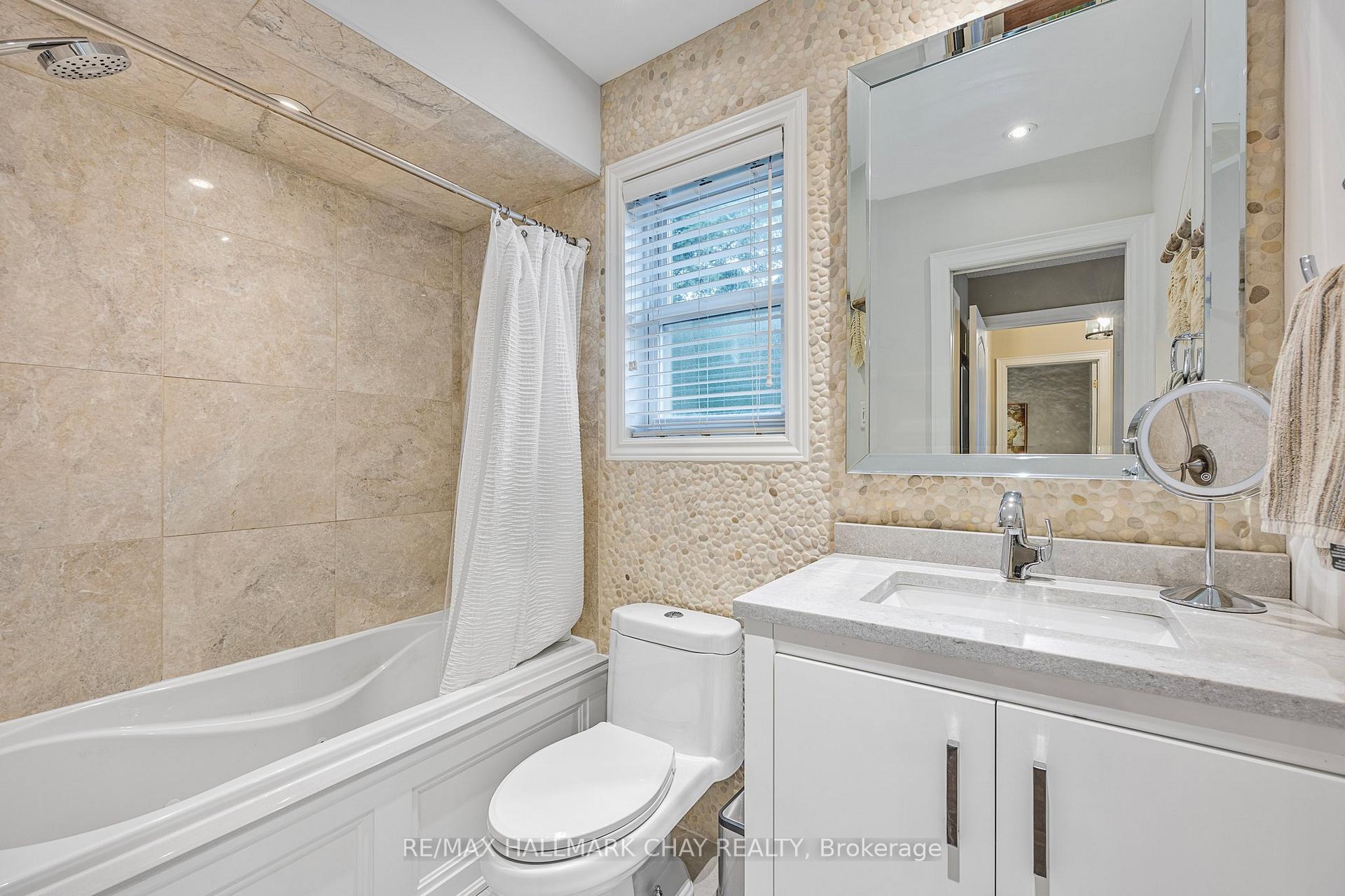 Photo 23 of 15 Cityview Circle, Barrie, Holly — HOMEH