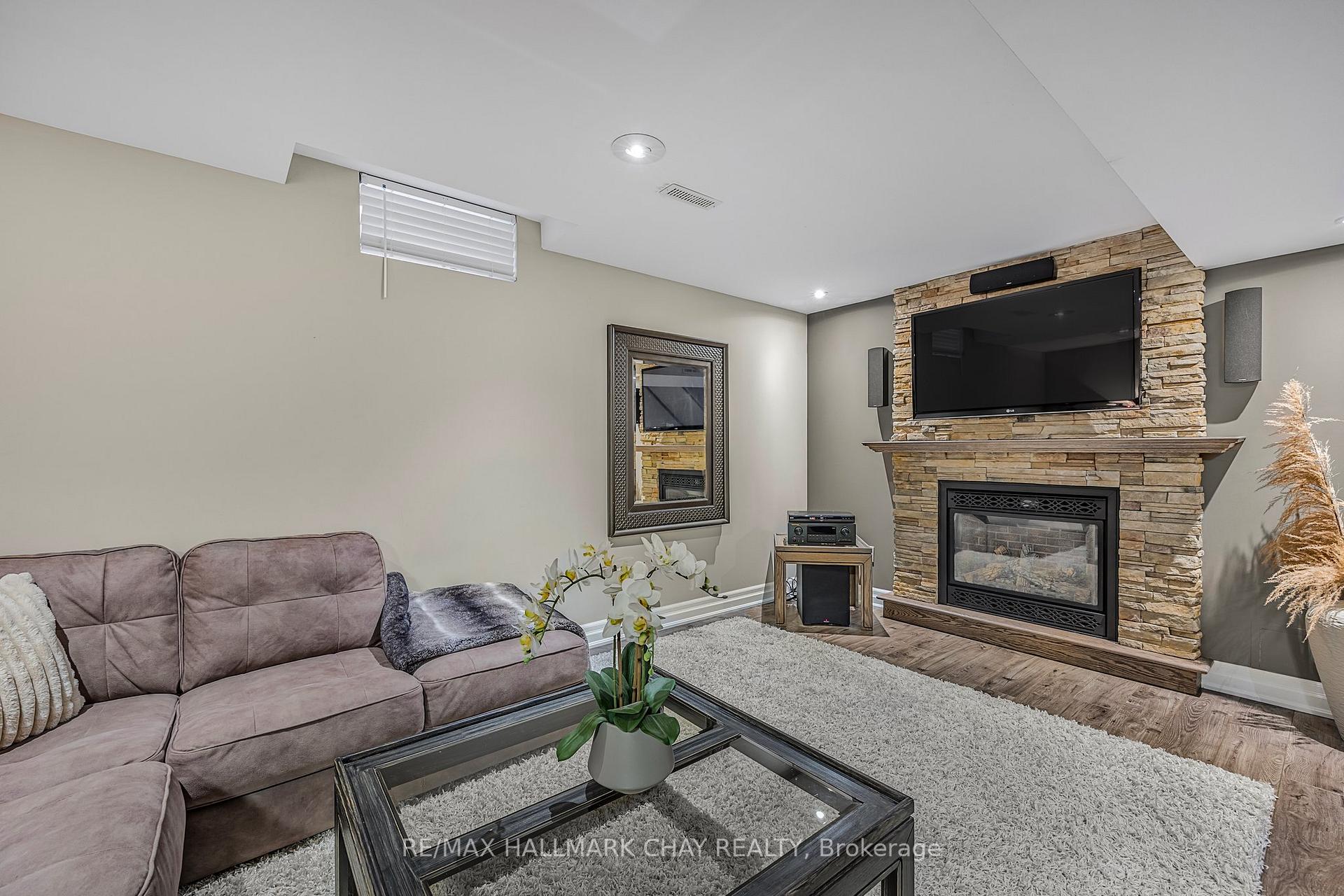 Photo 29 of 15 Cityview Circle, Barrie, Holly — HOMEH