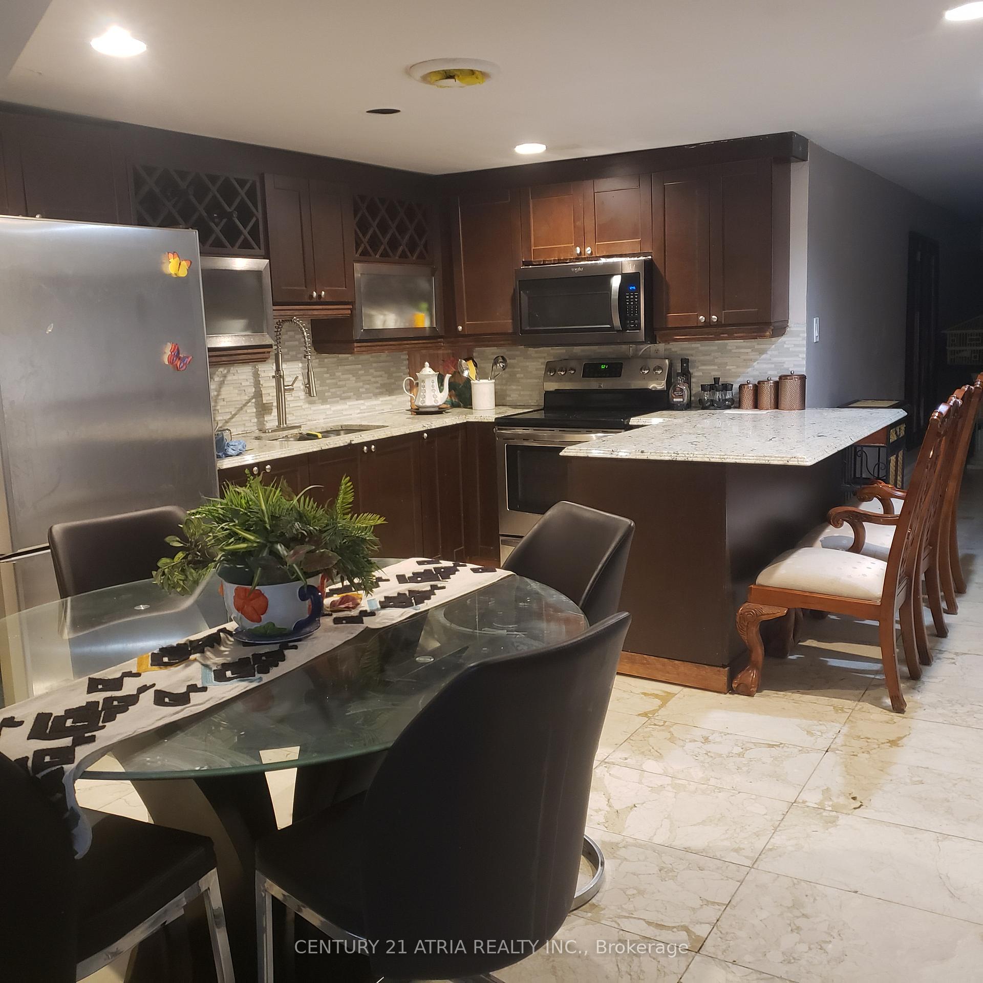 Photo 3 of 71 Laureleaf Road N, Markham, Bayview Glen — HOMEH
