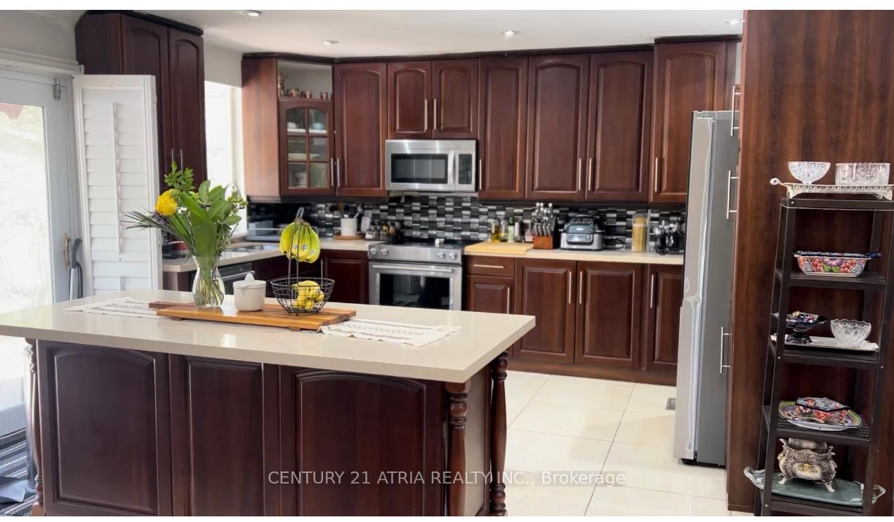 Photo 2 of 71 Laureleaf Road N, Markham, Bayview Glen — HOMEH