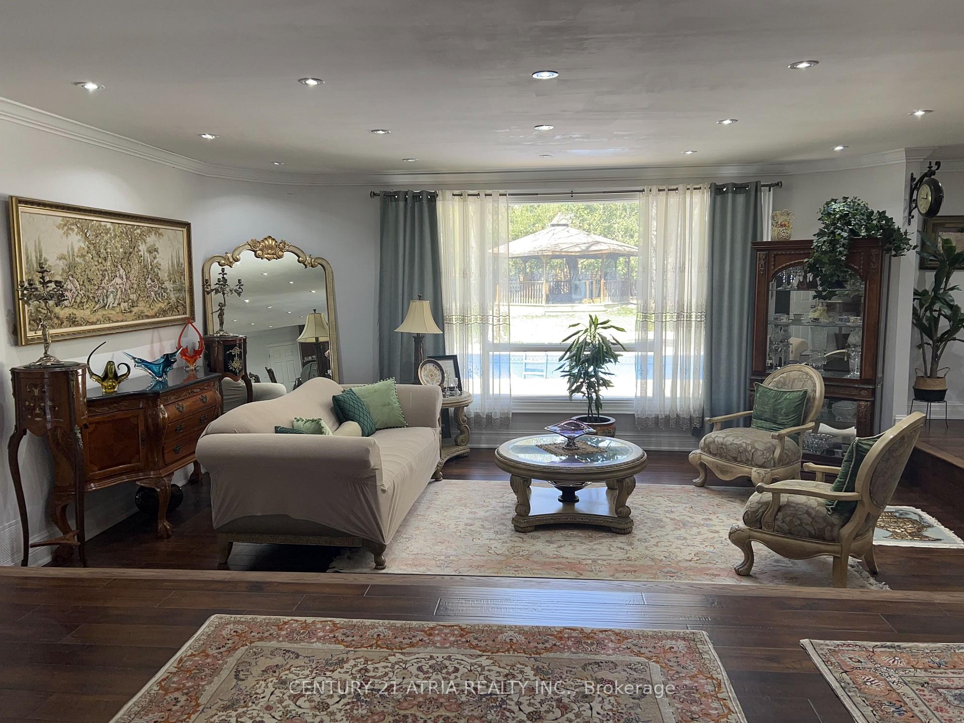 Photo 4 of 71 Laureleaf Road N, Markham, Bayview Glen — HOMEH