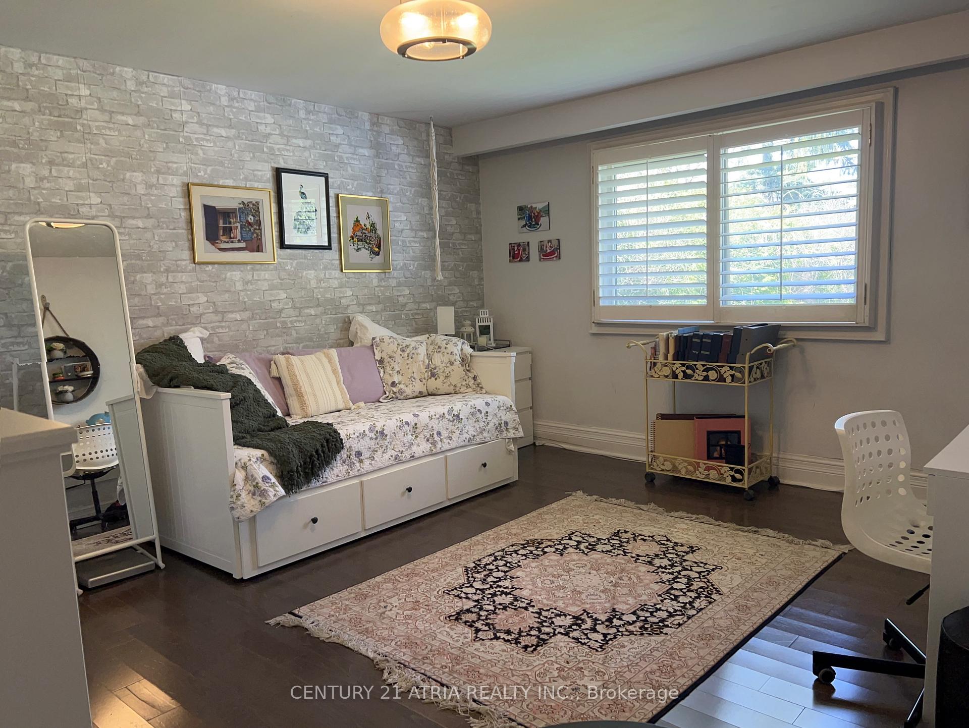 Photo 10 of 71 Laureleaf Road N, Markham, Bayview Glen — HOMEH